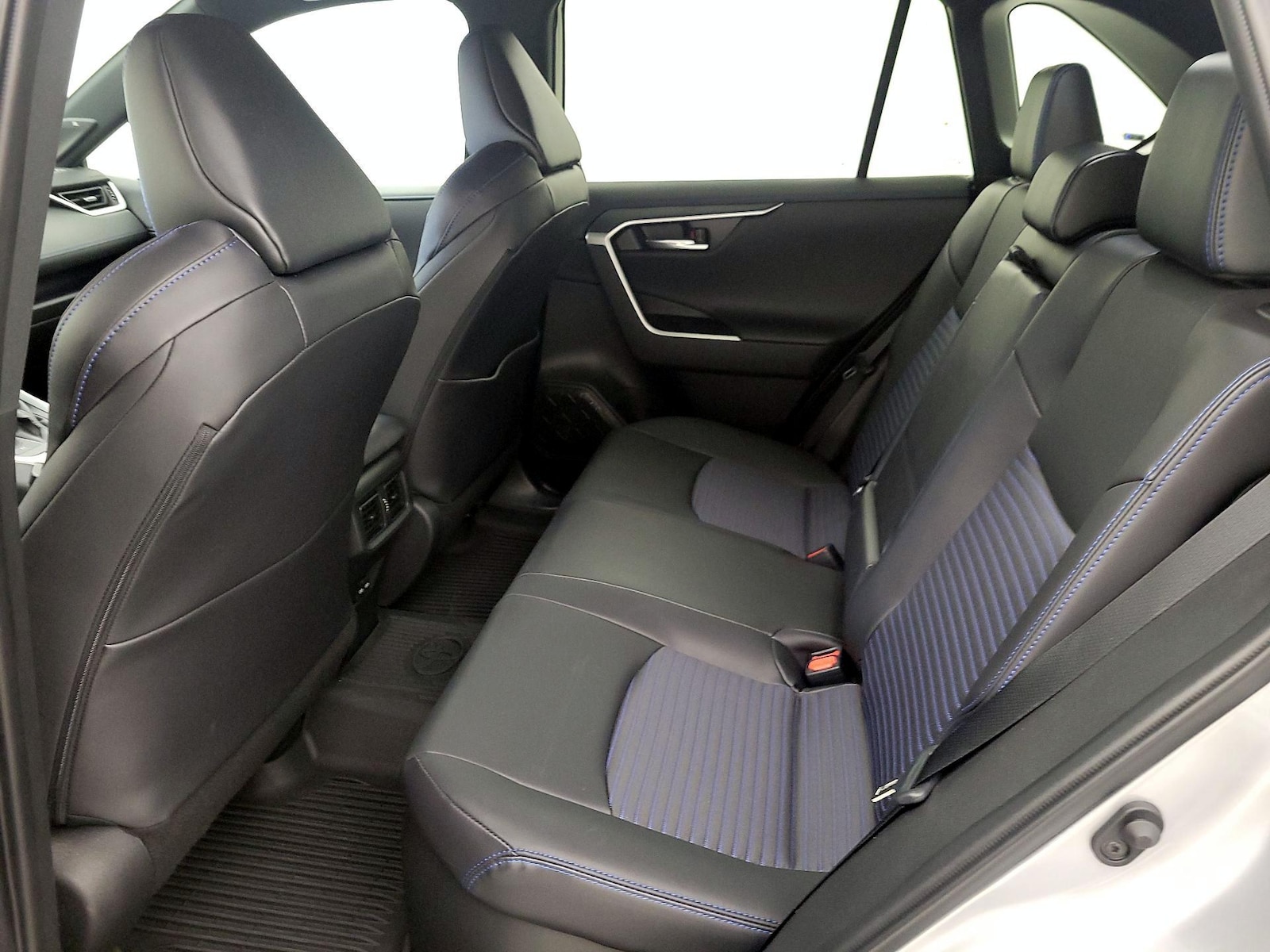 2024 Toyota RAV4 XSE - Photo 21