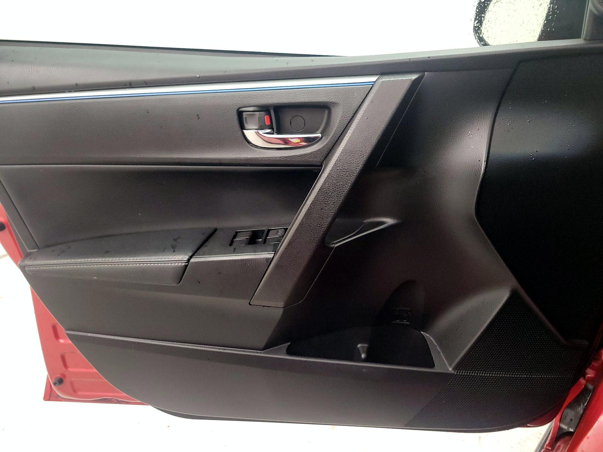 Thumbnail: 2015 Toyota Corolla - 10