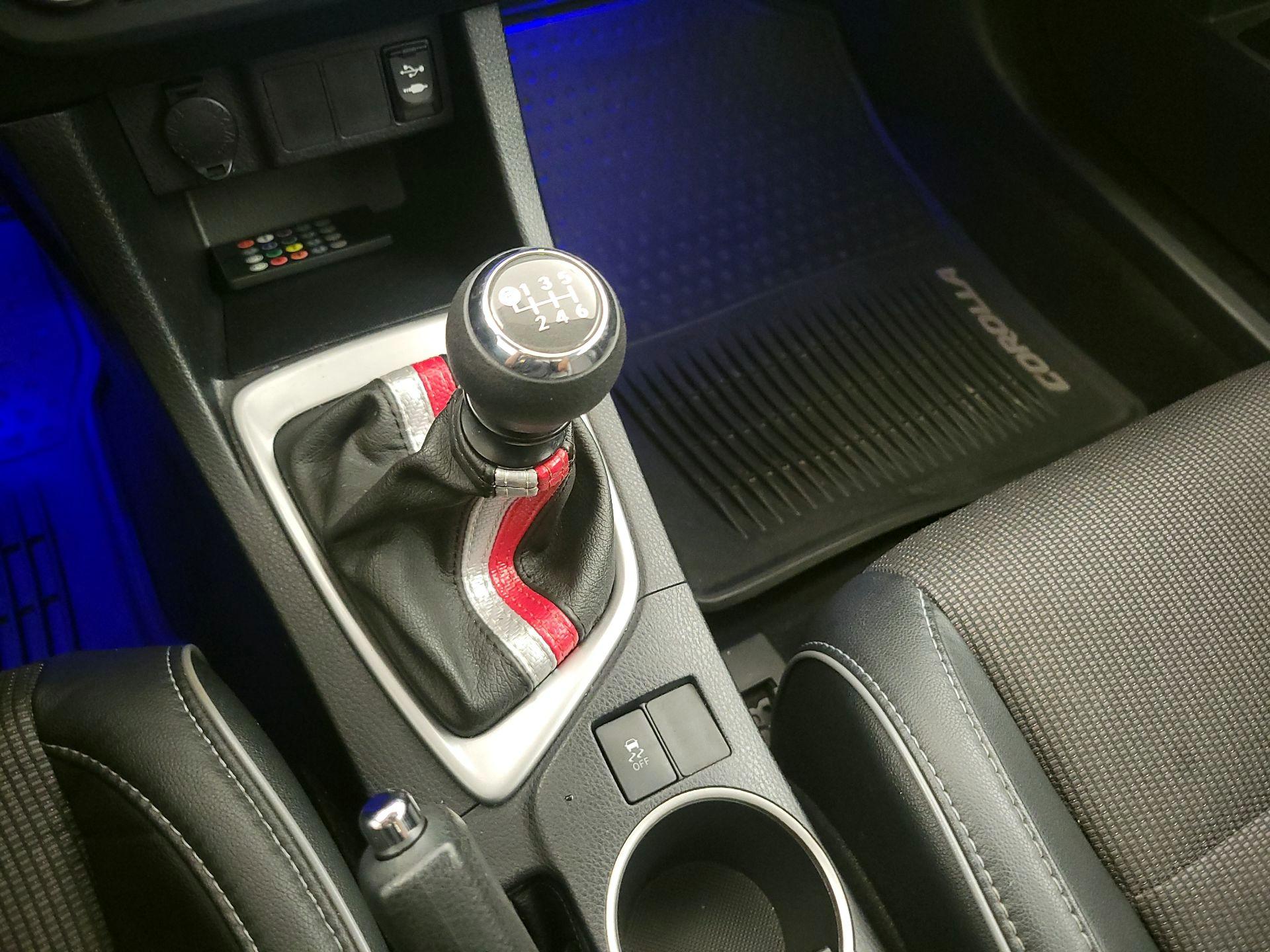 Thumbnail: 2015 Toyota Corolla - 15