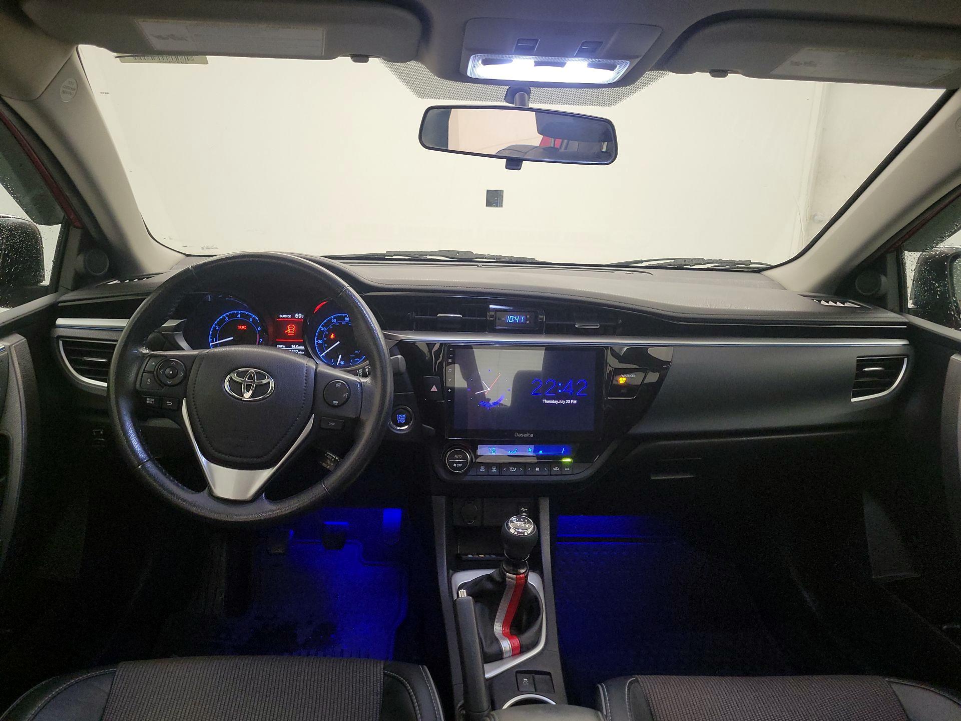 Thumbnail: 2015 Toyota Corolla - 8