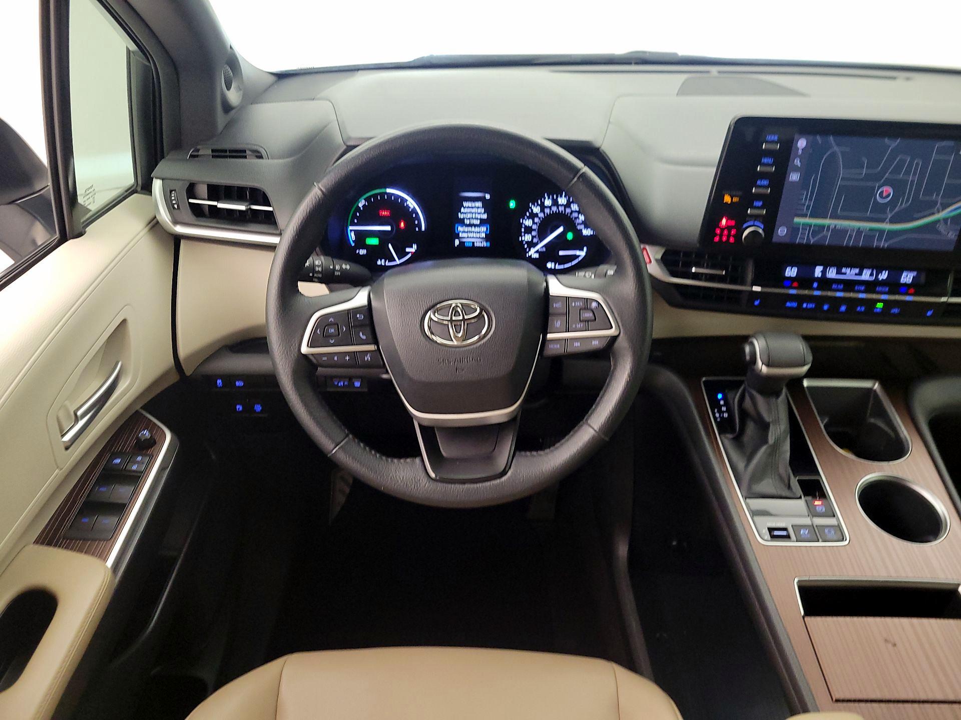 Thumbnail: 2022 Toyota Sienna - 10