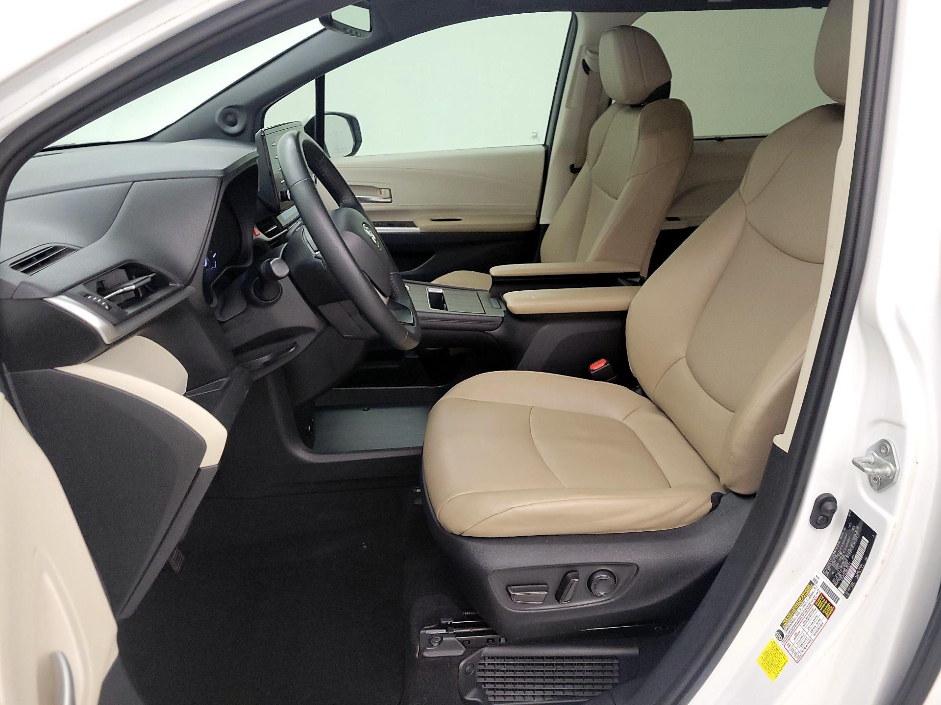 Thumbnail: 2022 Toyota Sienna - 11