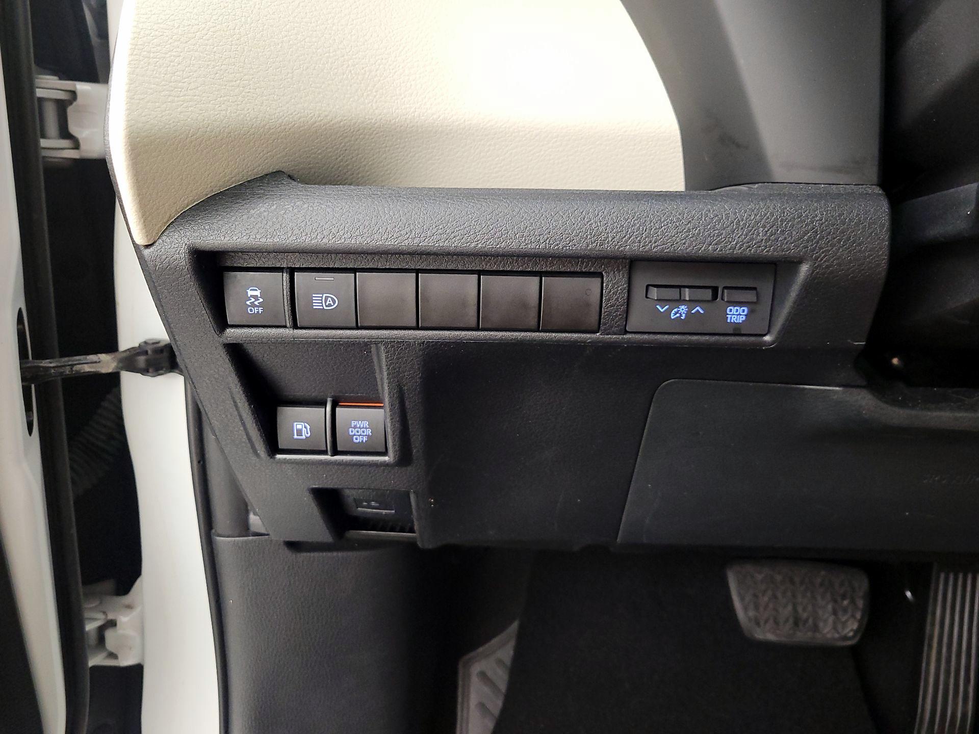 Thumbnail: 2022 Toyota Sienna - 13