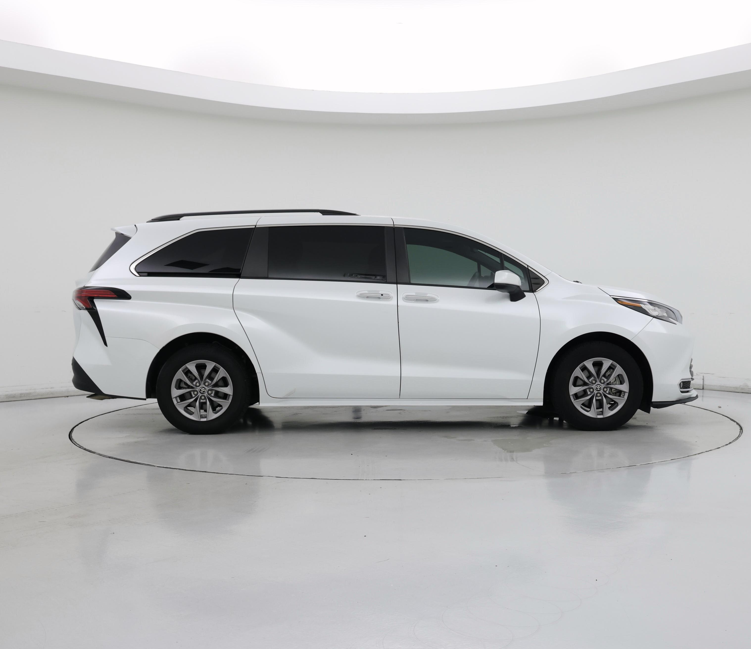 Thumbnail: 2022 Toyota Sienna - 7