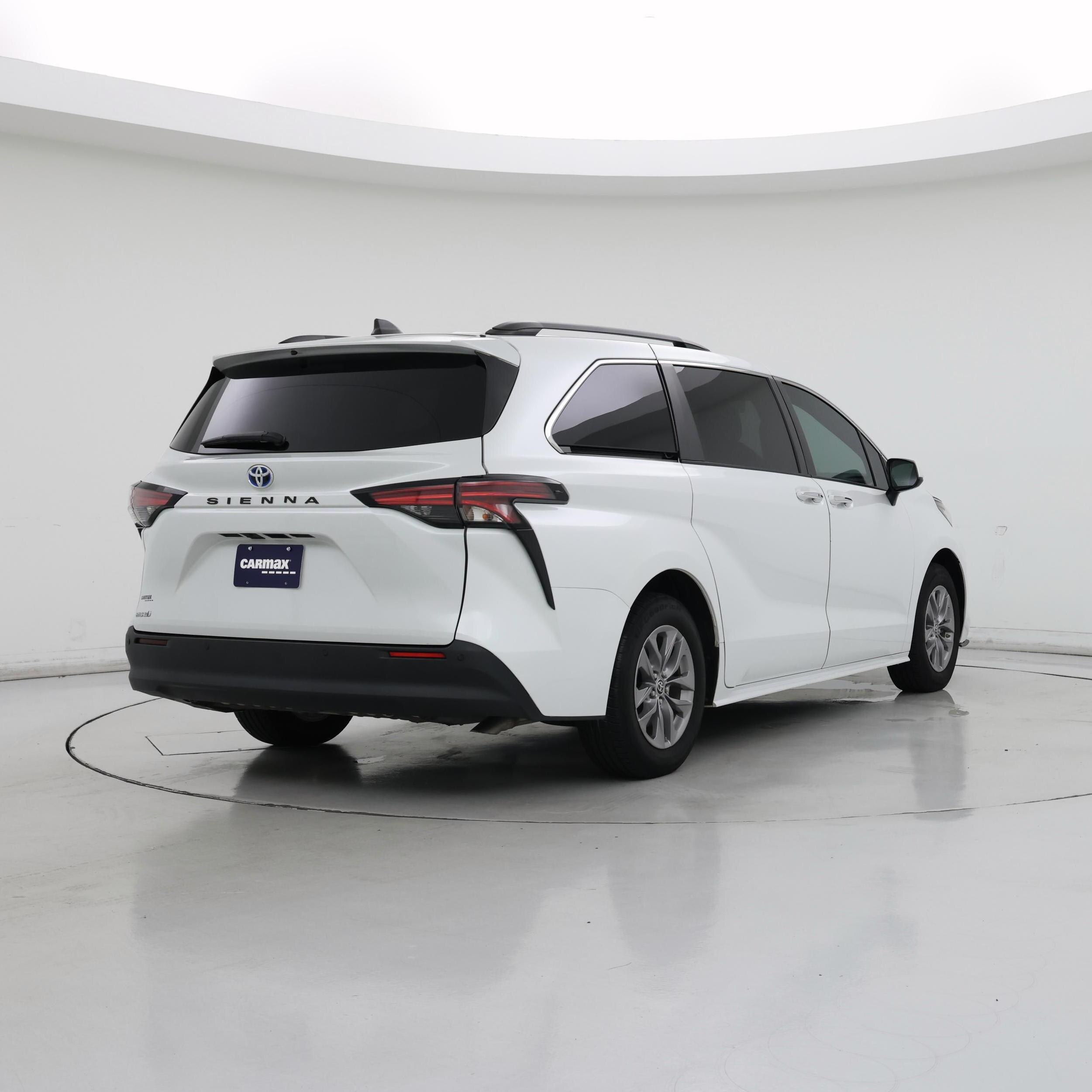 Thumbnail: 2022 Toyota Sienna - 8