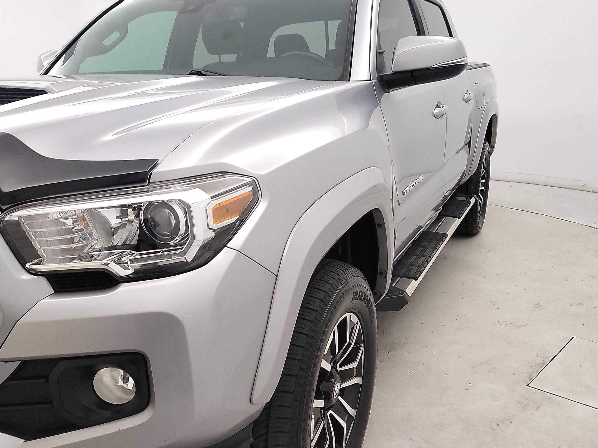 Thumbnail: 2020 Toyota Tacoma - 3