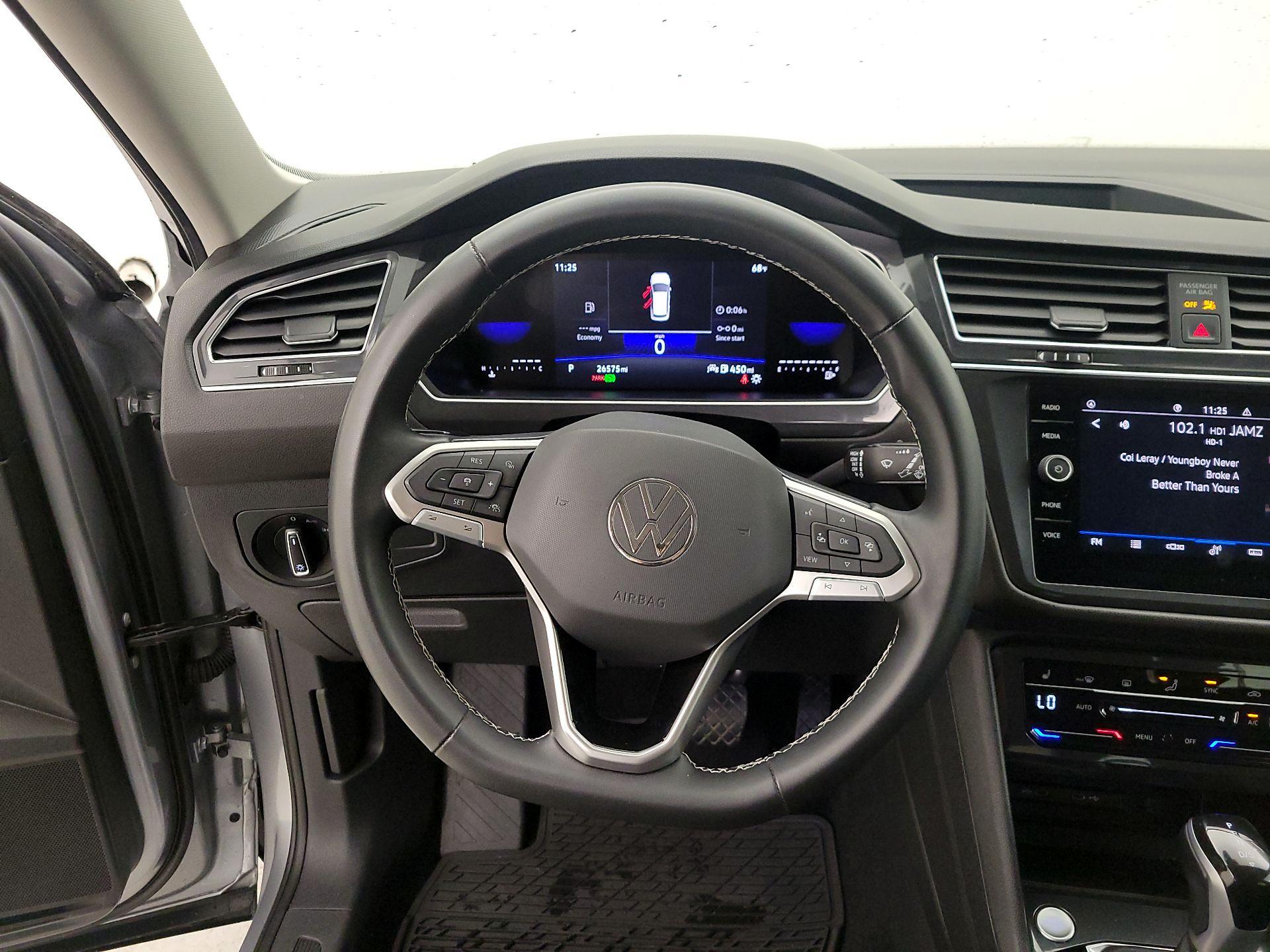 Thumbnail: 2023 Volkswagen Tiguan - 10
