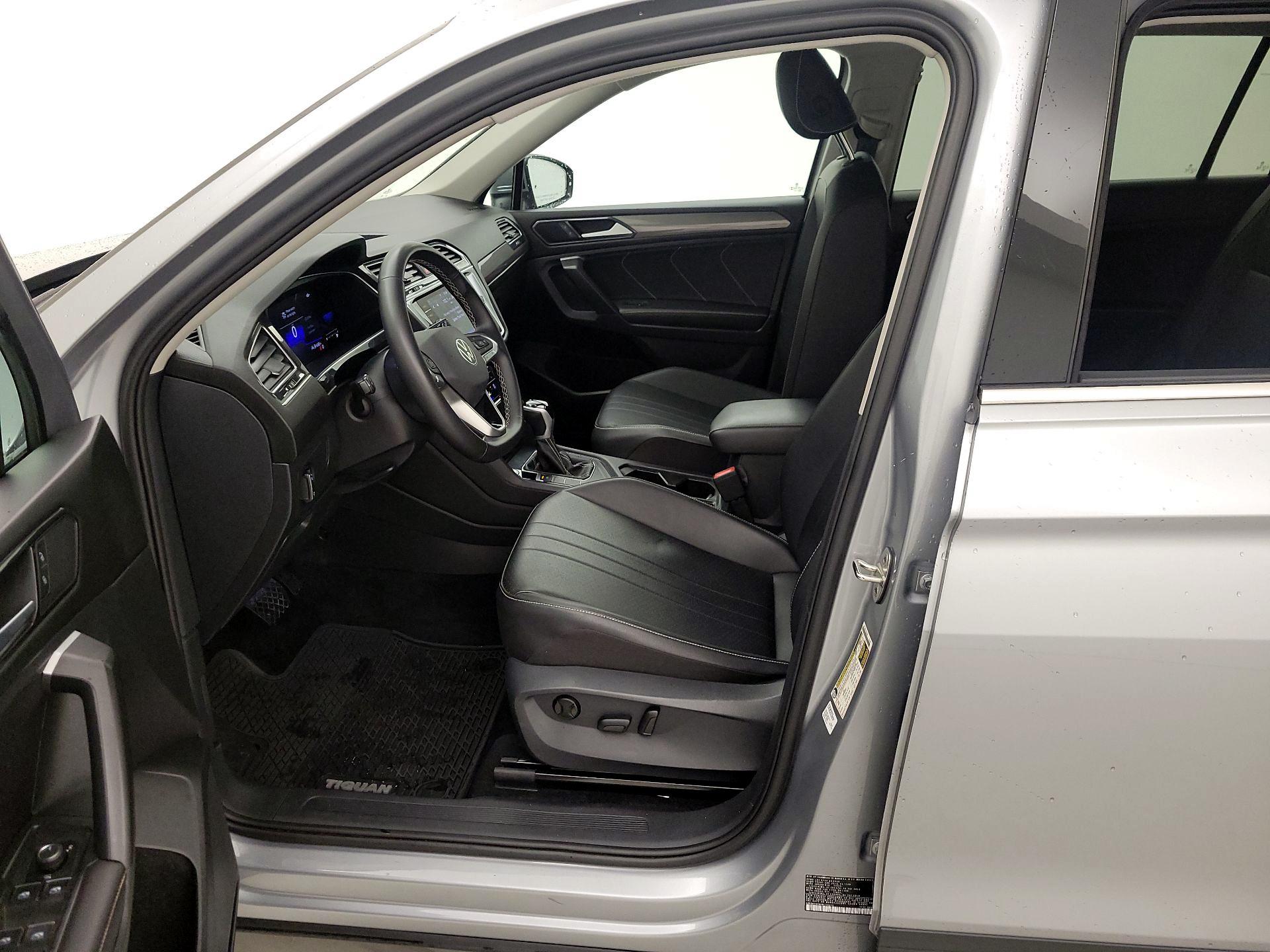 Thumbnail: 2023 Volkswagen Tiguan - 11