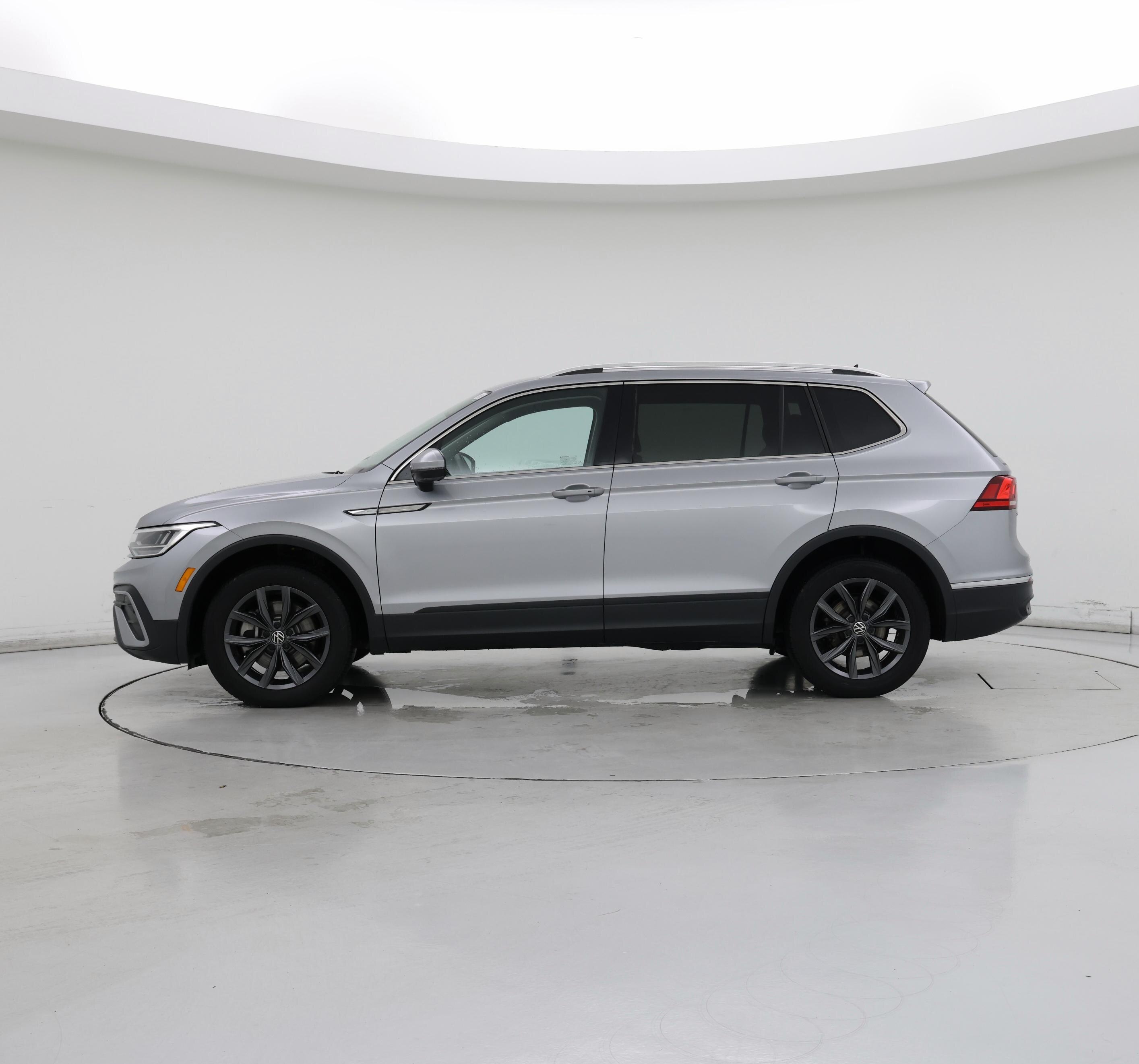 Thumbnail: 2023 Volkswagen Tiguan - 3