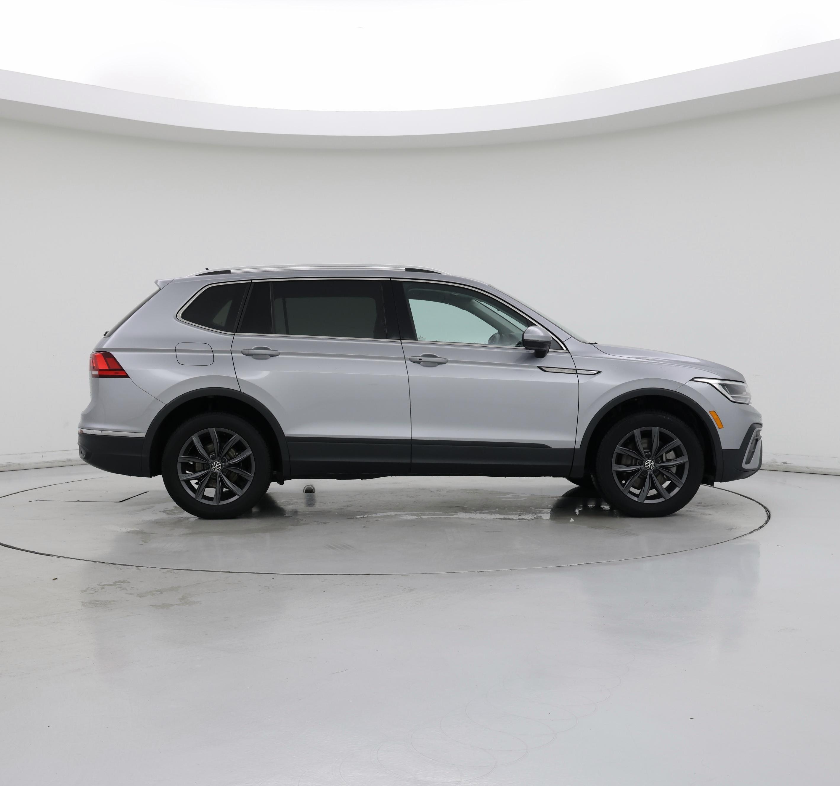 Thumbnail: 2023 Volkswagen Tiguan - 7