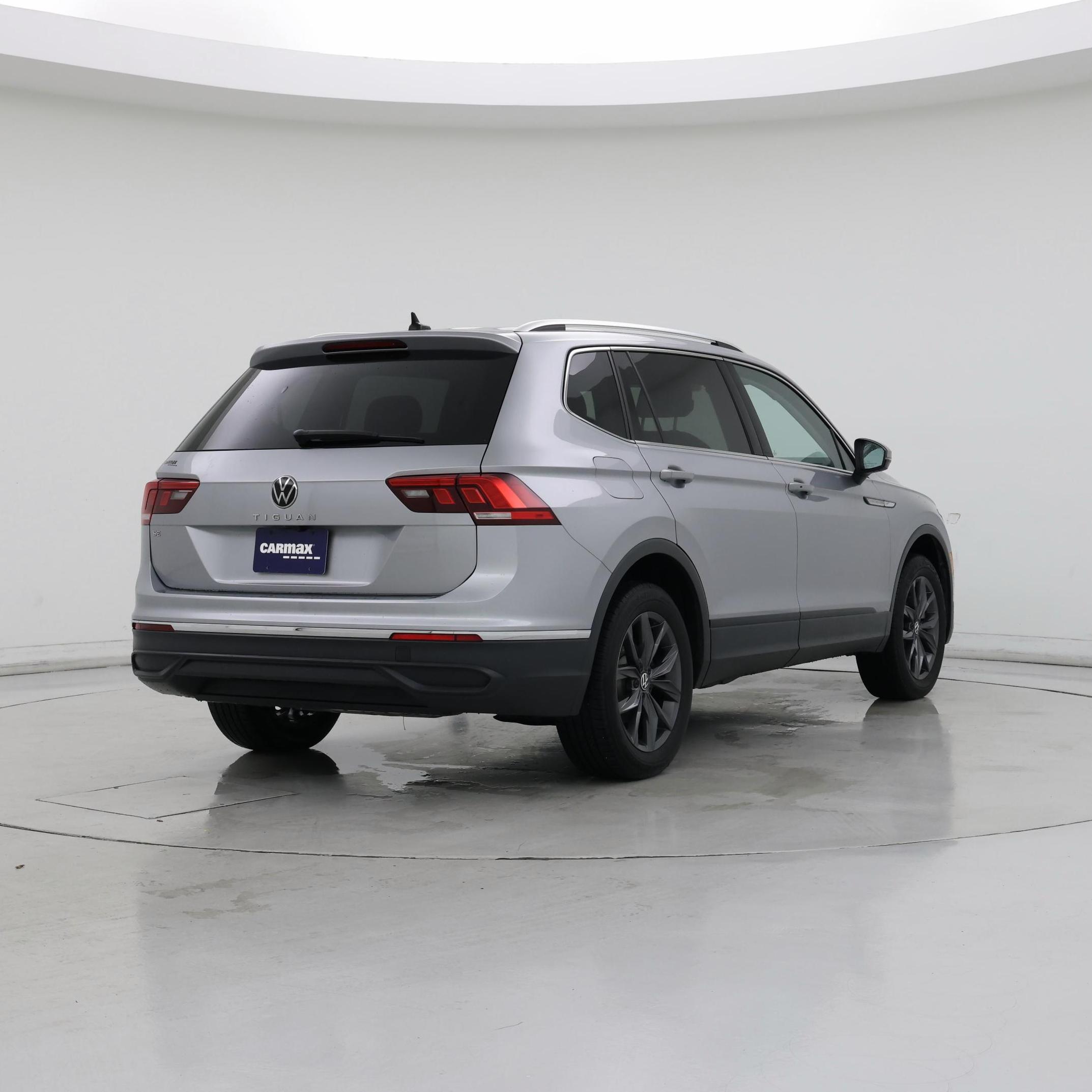 Thumbnail: 2023 Volkswagen Tiguan - 8