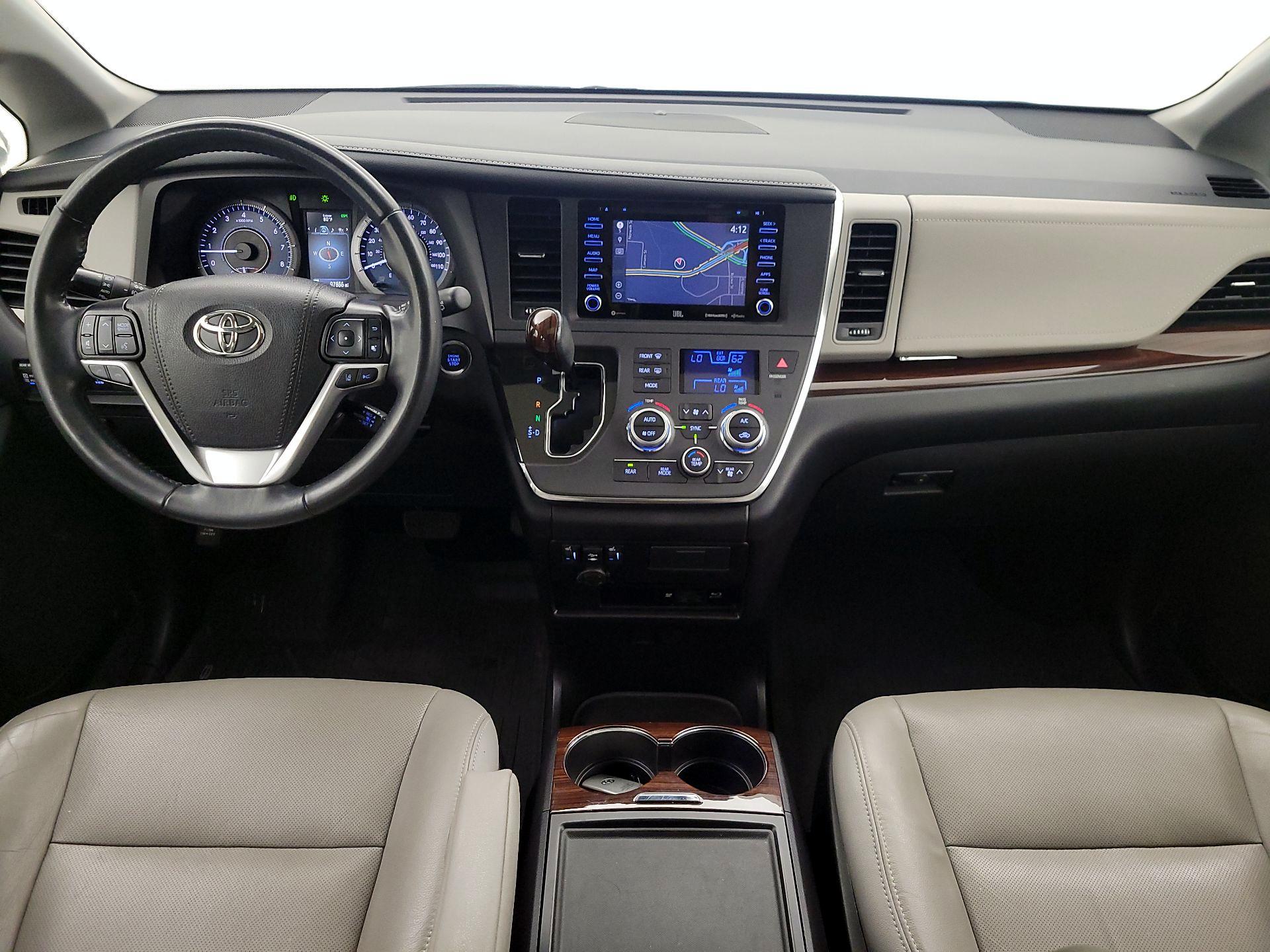 Thumbnail: 2019 Toyota Sienna - 9