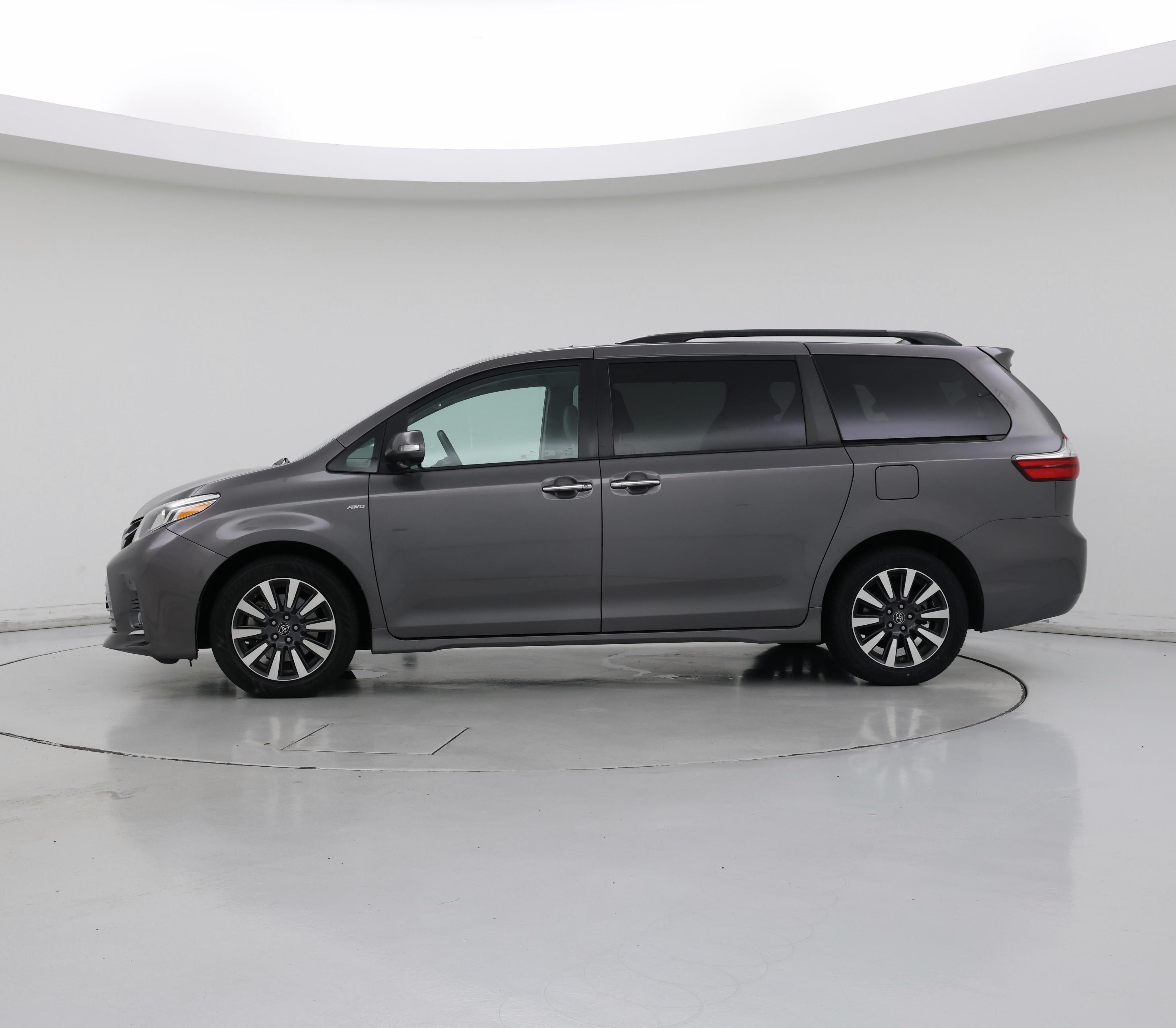 Thumbnail: 2019 Toyota Sienna - 3