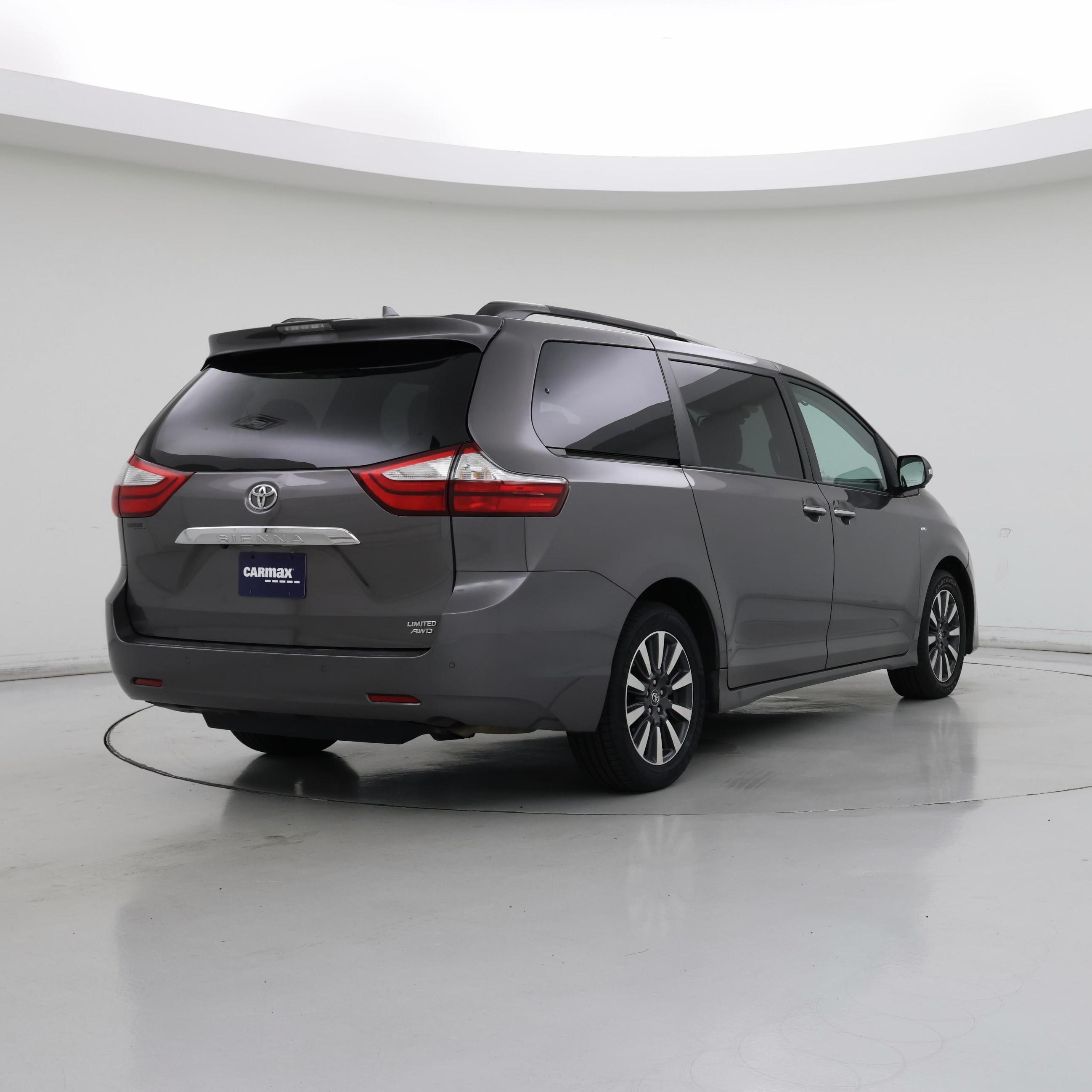 Thumbnail: 2019 Toyota Sienna - 8