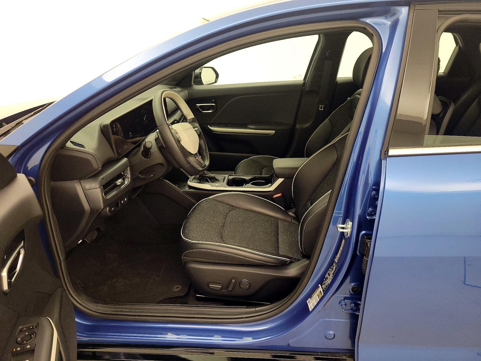 2025 Kia K4 GT-Line - Photo 12