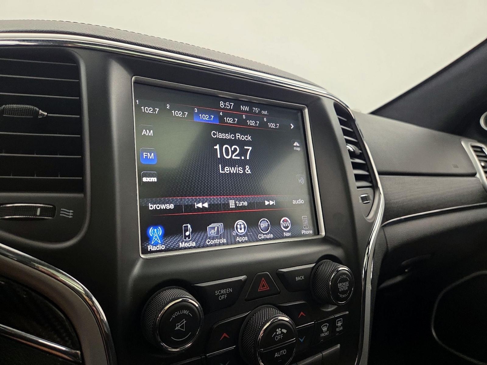 2015 Jeep Grand Cherokee SRT - Photo 17