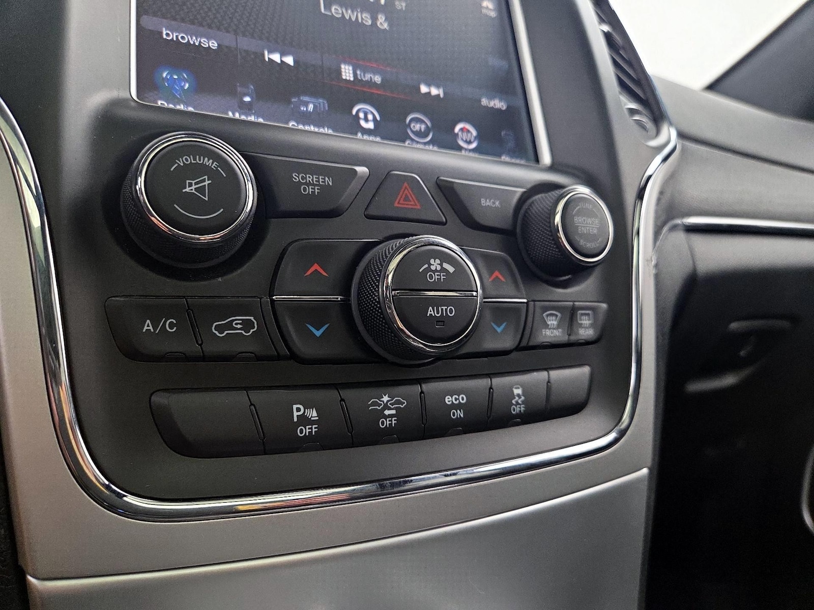 2015 Jeep Grand Cherokee SRT - Photo 18