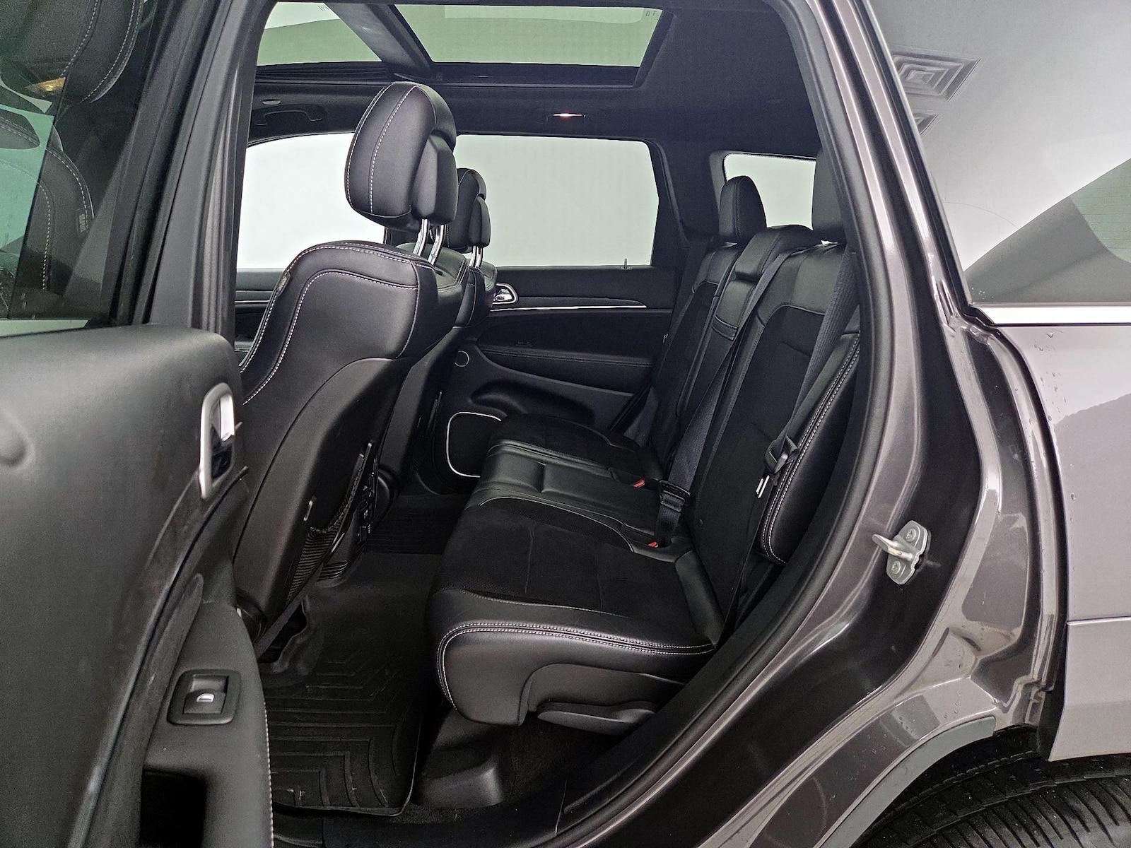 2015 Jeep Grand Cherokee SRT - Photo 22