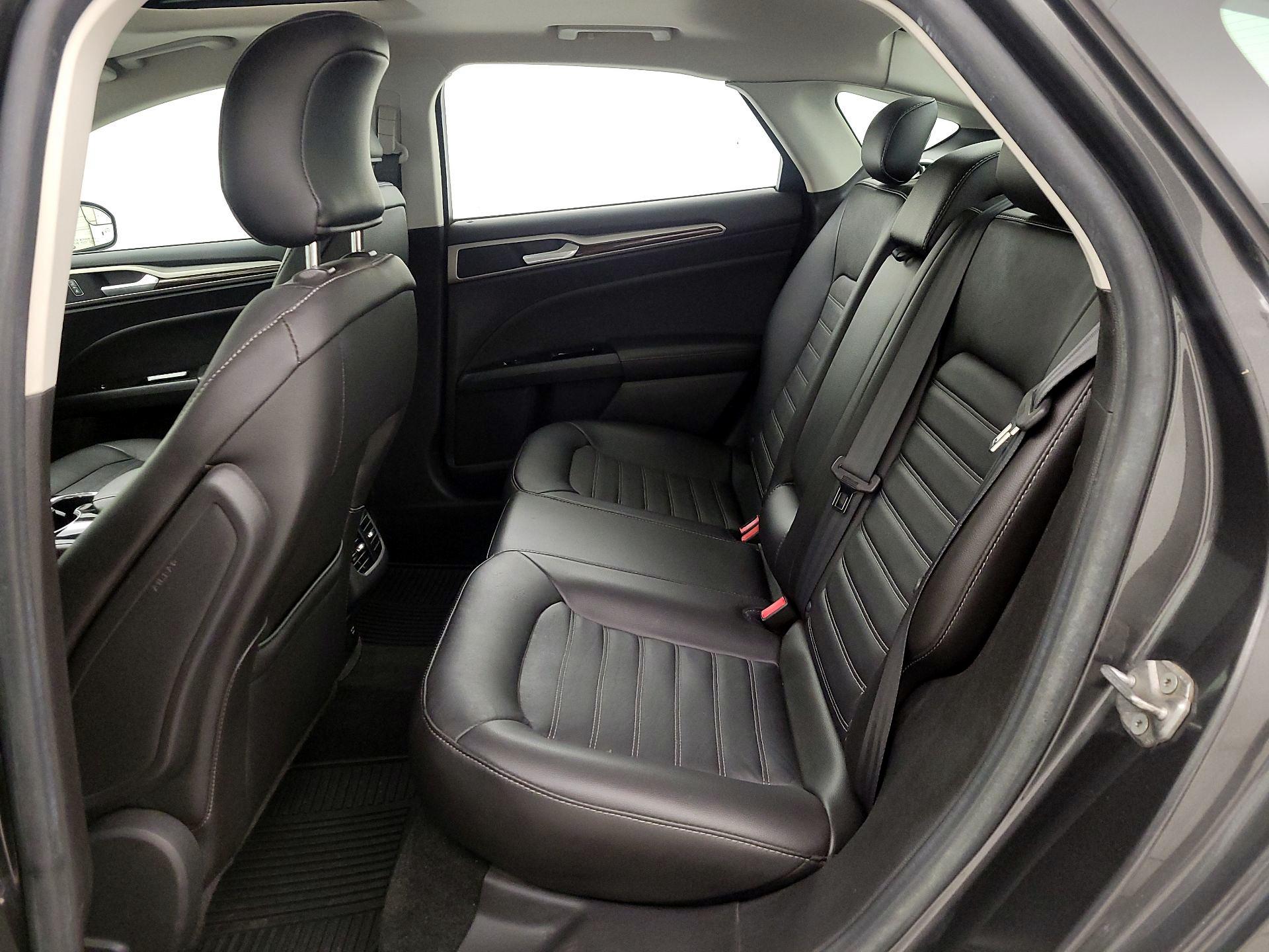 Thumbnail: 2016 Ford Fusion - 19
