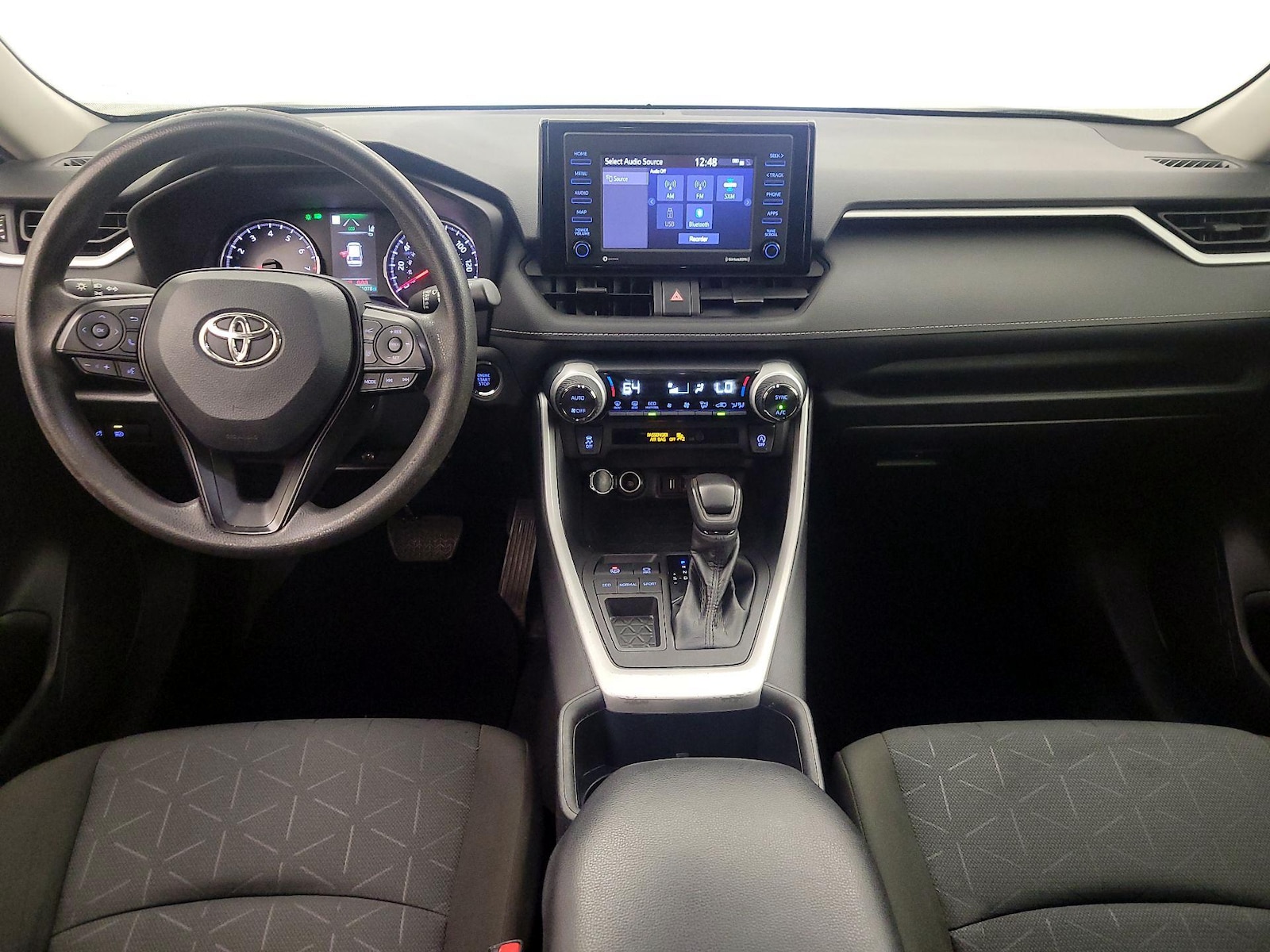 2022 Toyota RAV4 XLE - Photo 10