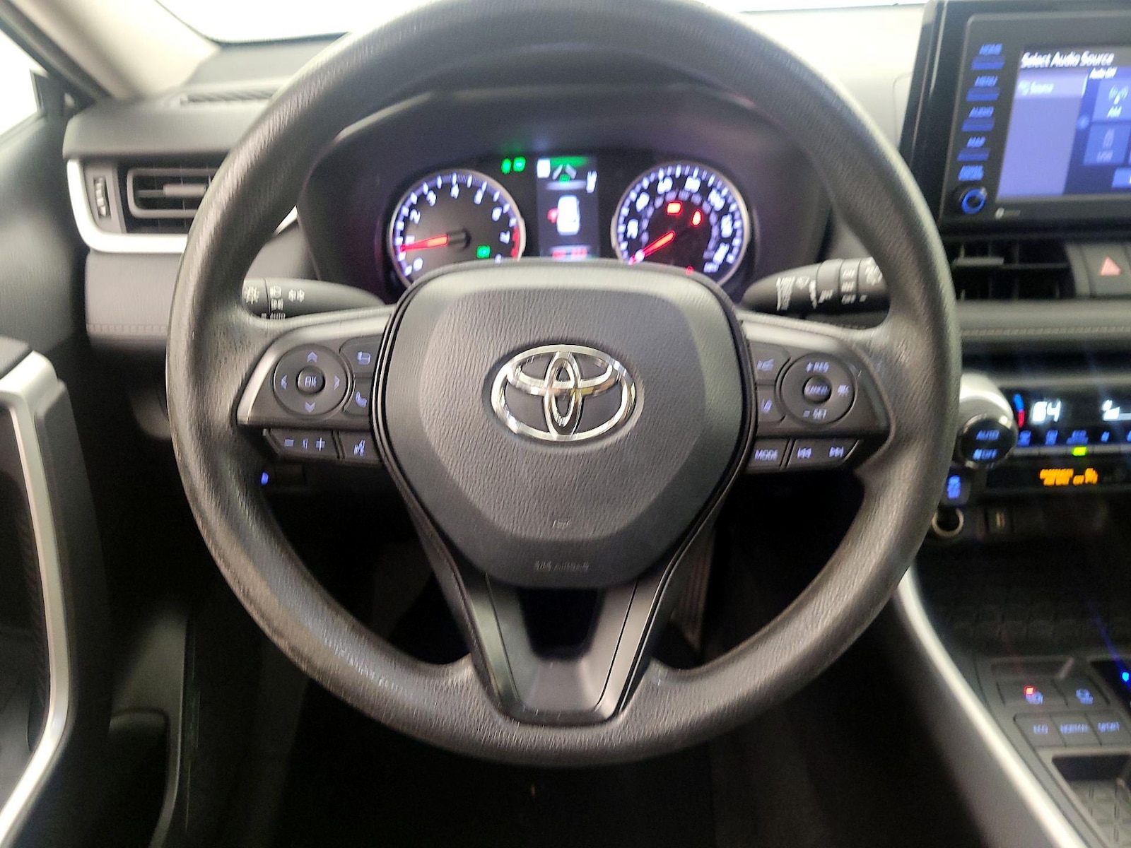 2022 Toyota RAV4 XLE - Photo 11
