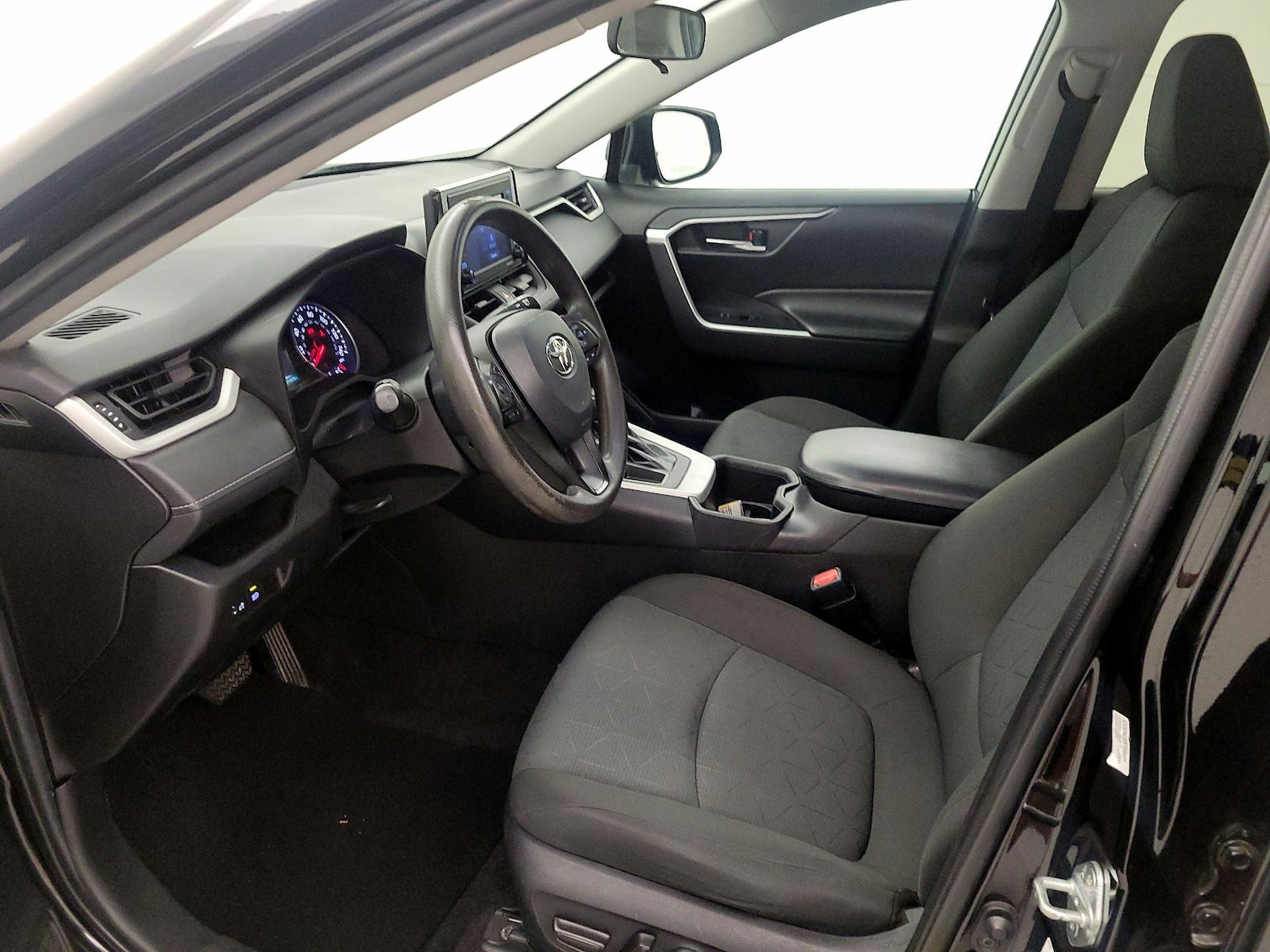 2022 Toyota RAV4 XLE - Photo 12