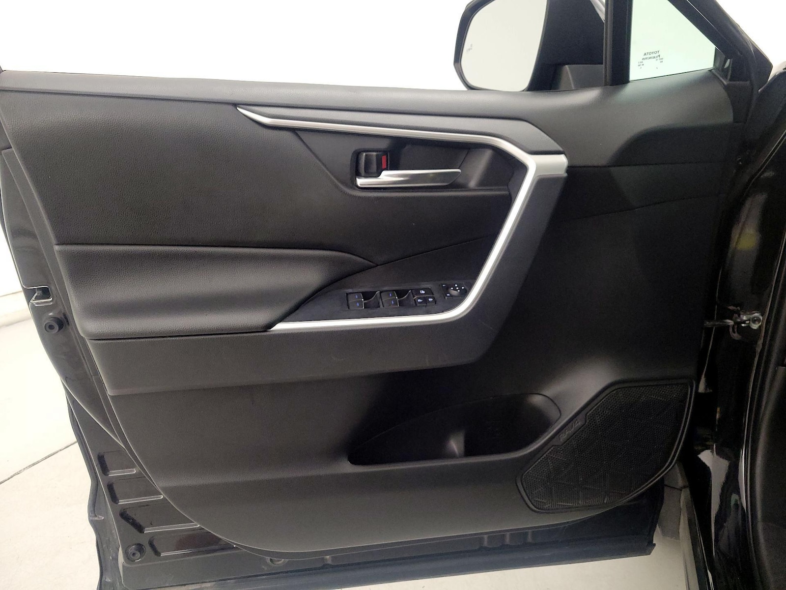 2022 Toyota RAV4 XLE - Photo 13