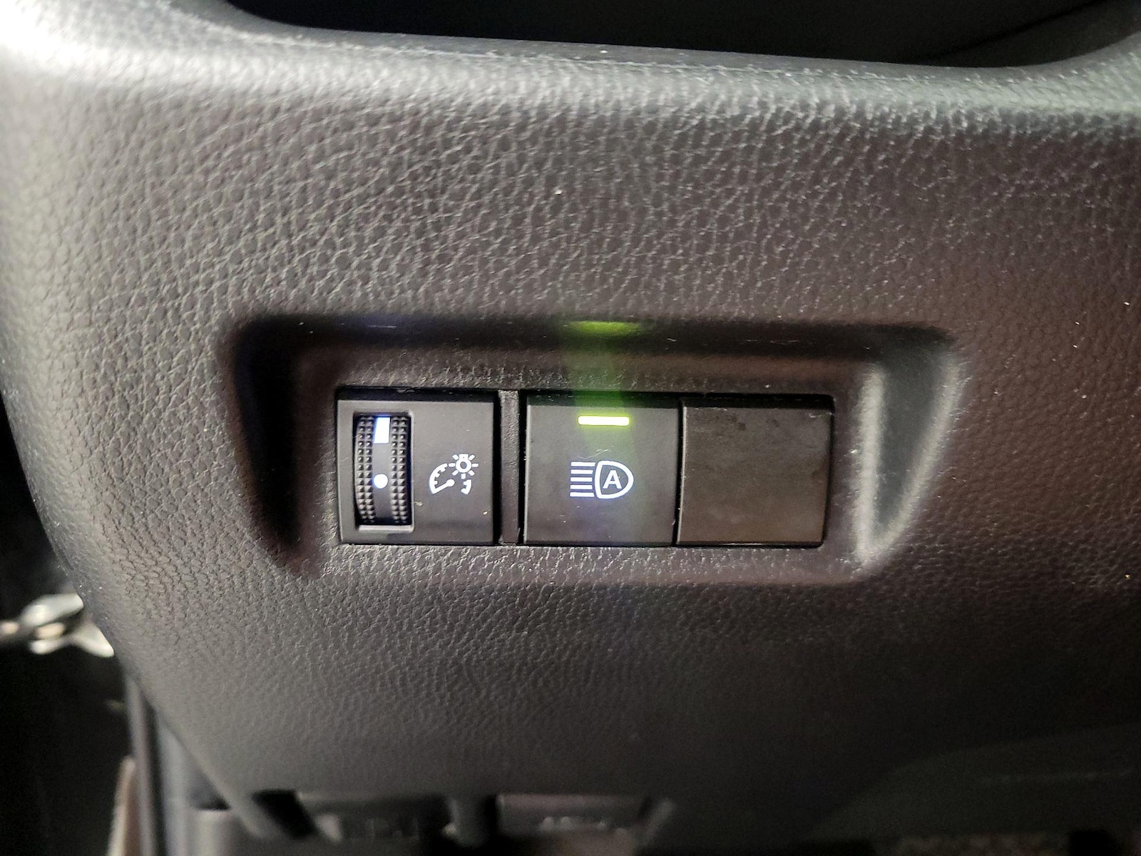 2022 Toyota RAV4 XLE - Photo 14