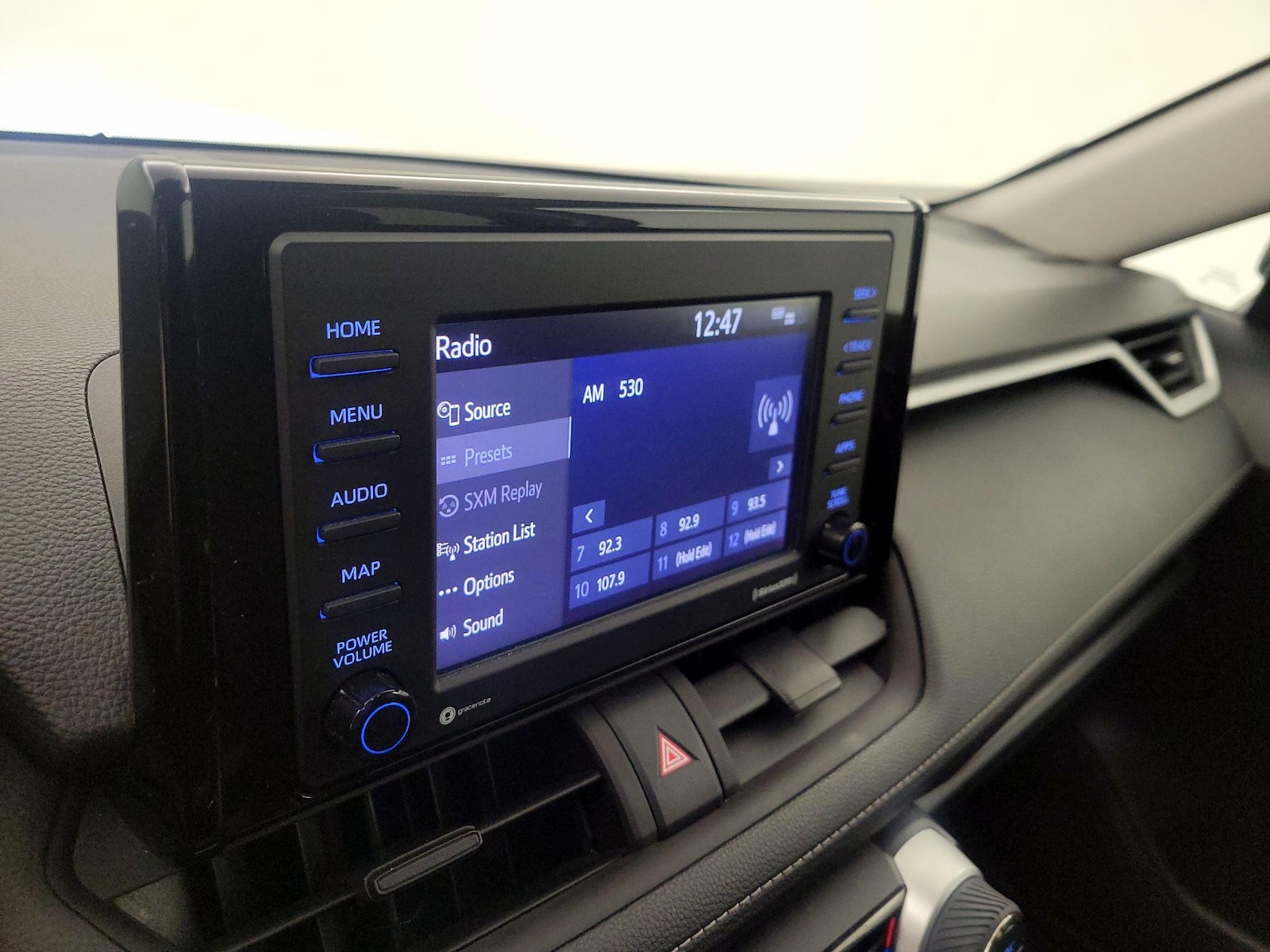 2022 Toyota RAV4 XLE - Photo 16