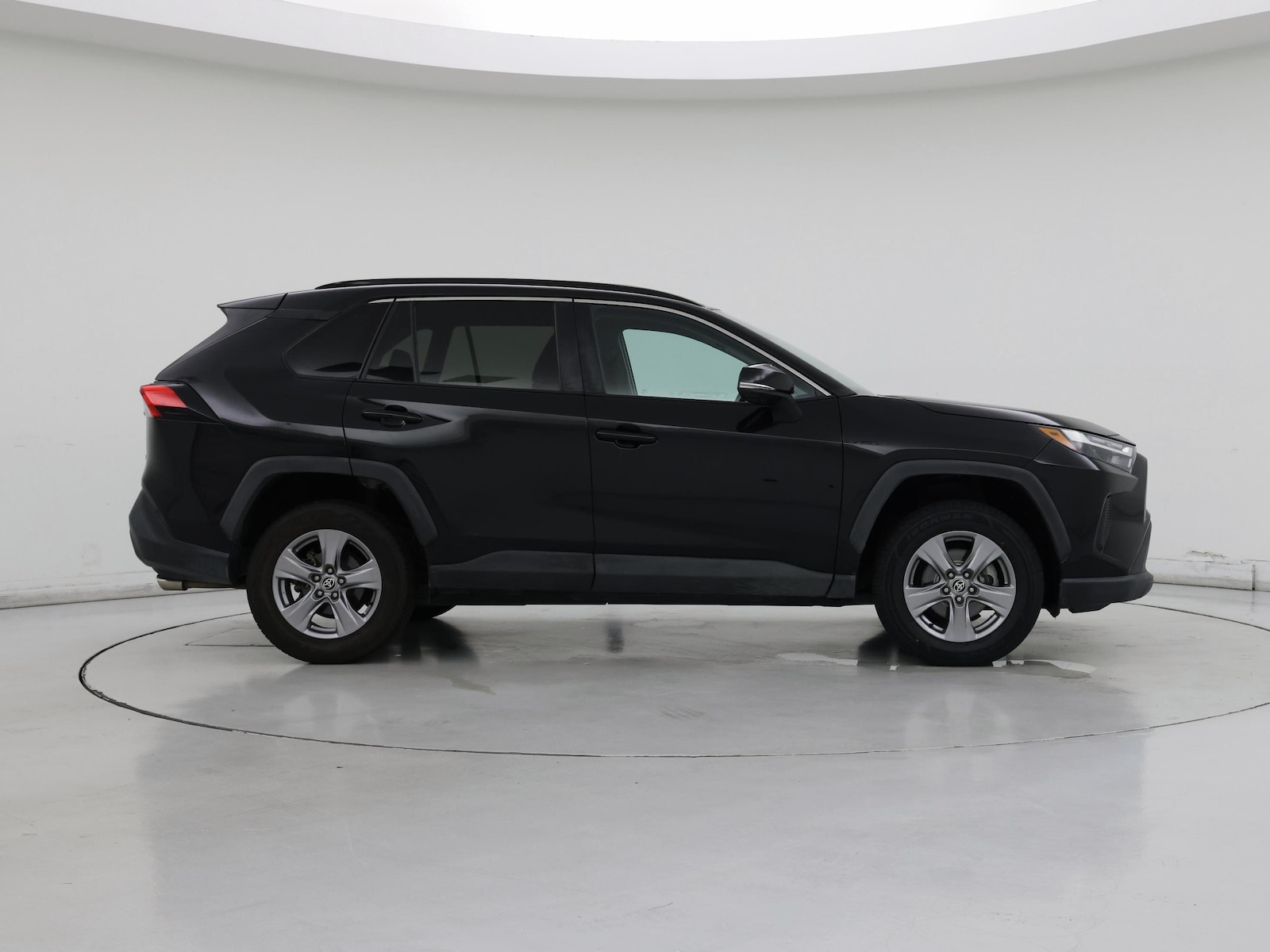 2022 Toyota RAV4 XLE - Photo 8