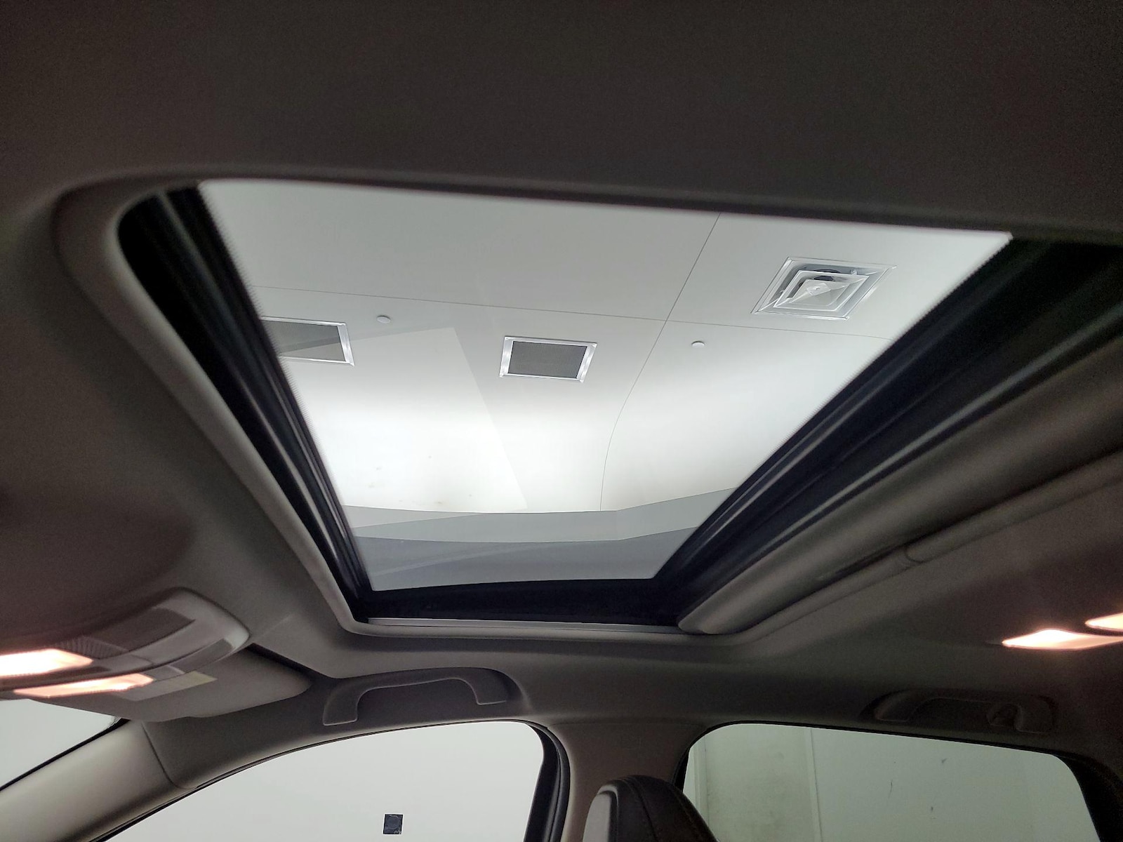 Sunroof(s) & Overhead Airbags