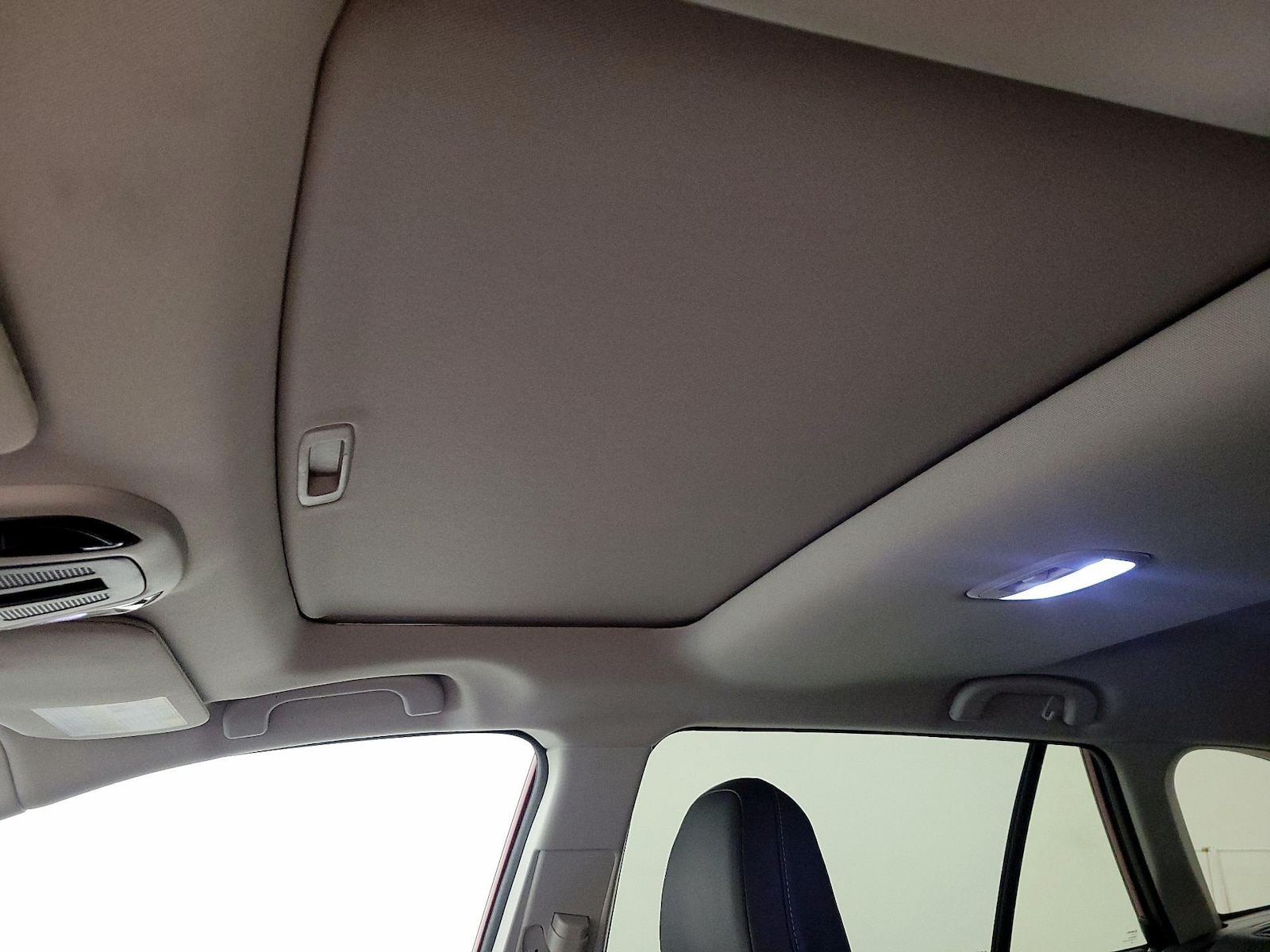 Sunroof(s) & Overhead Airbags