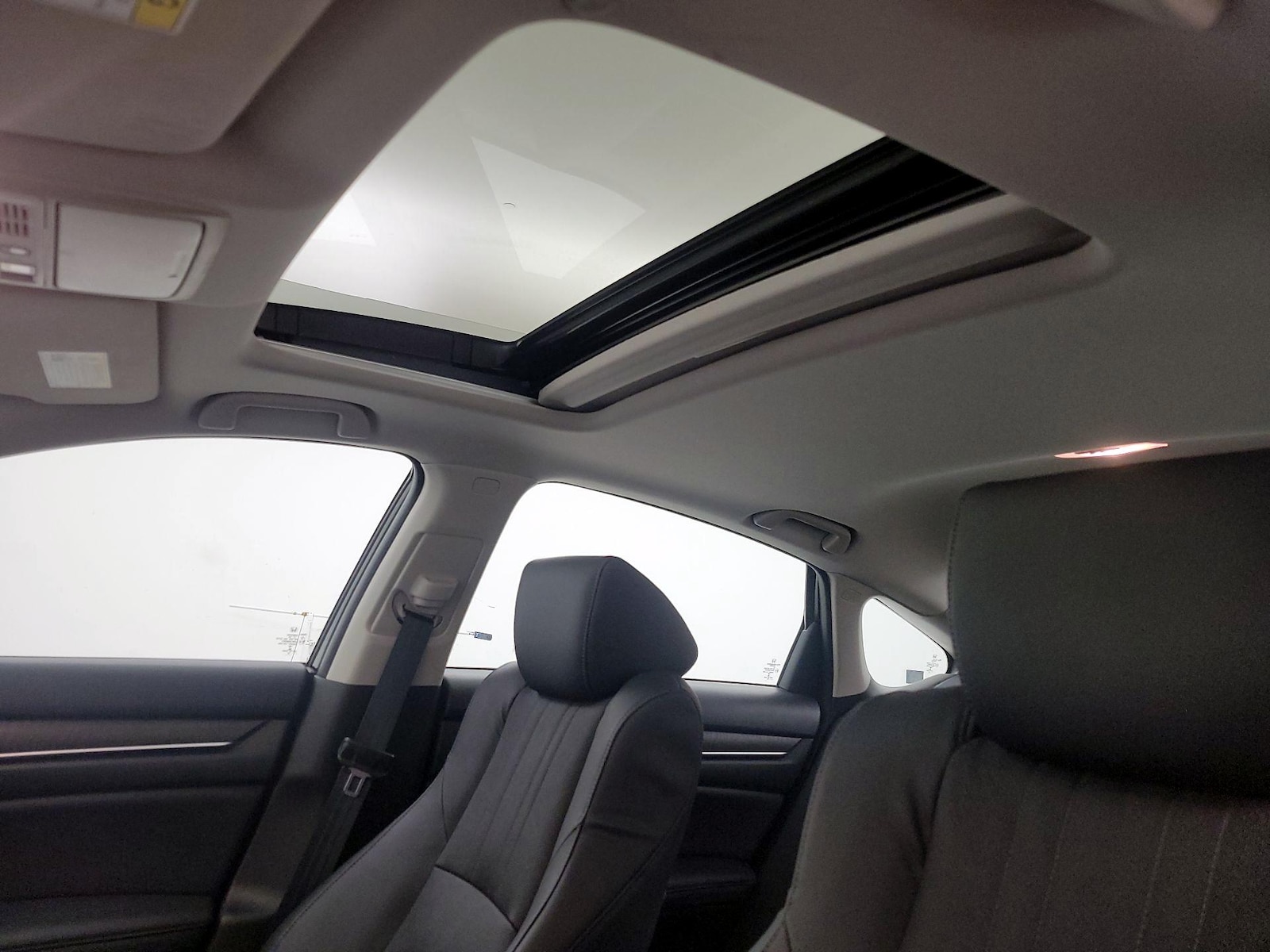 Sunroof(s) & Overhead Airbags