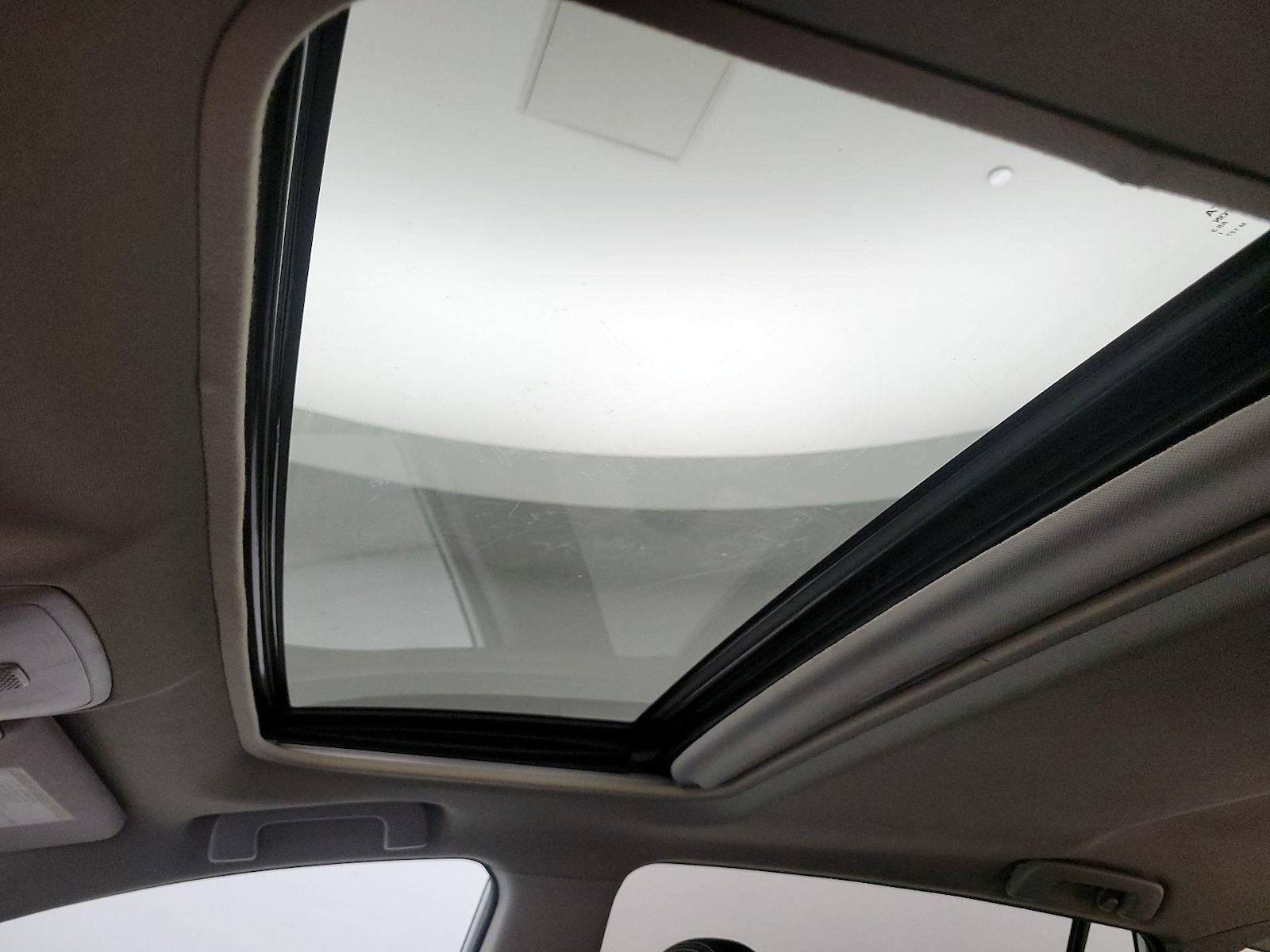 Sunroof(s) & Overhead Airbags