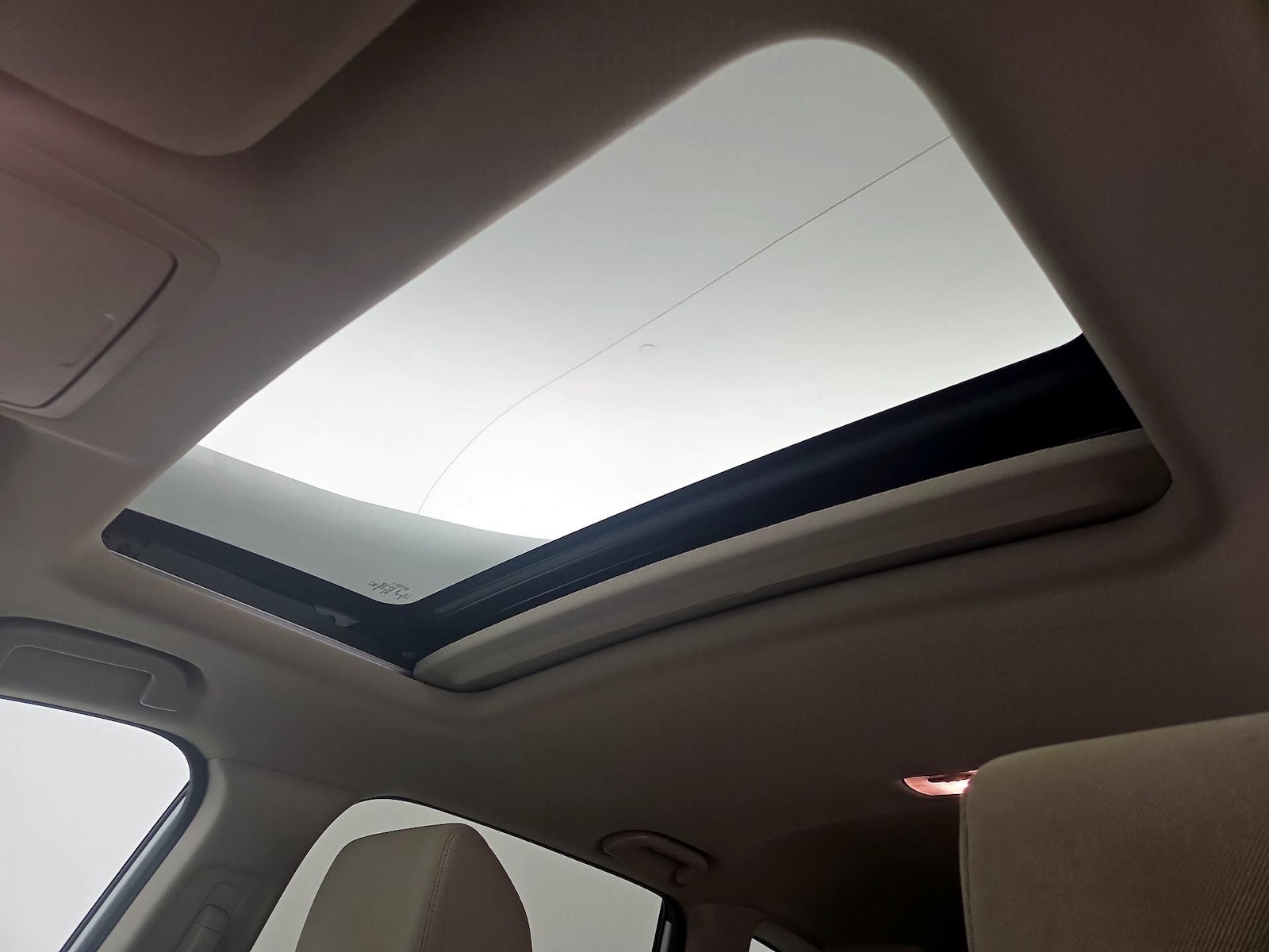 Sunroof(s) & Overhead Airbags