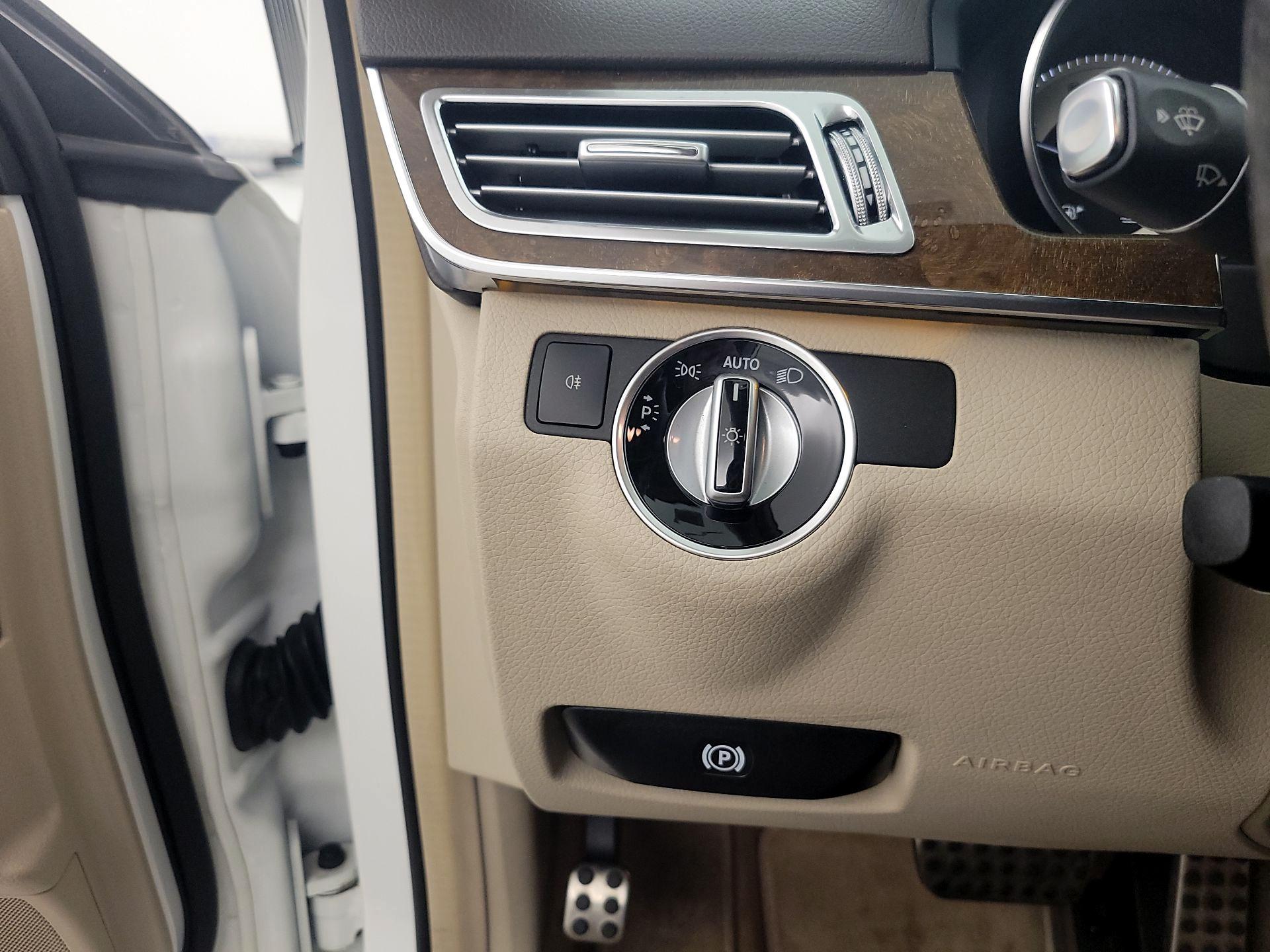 Thumbnail: 2016 Mercedes-Benz E-Class - 11