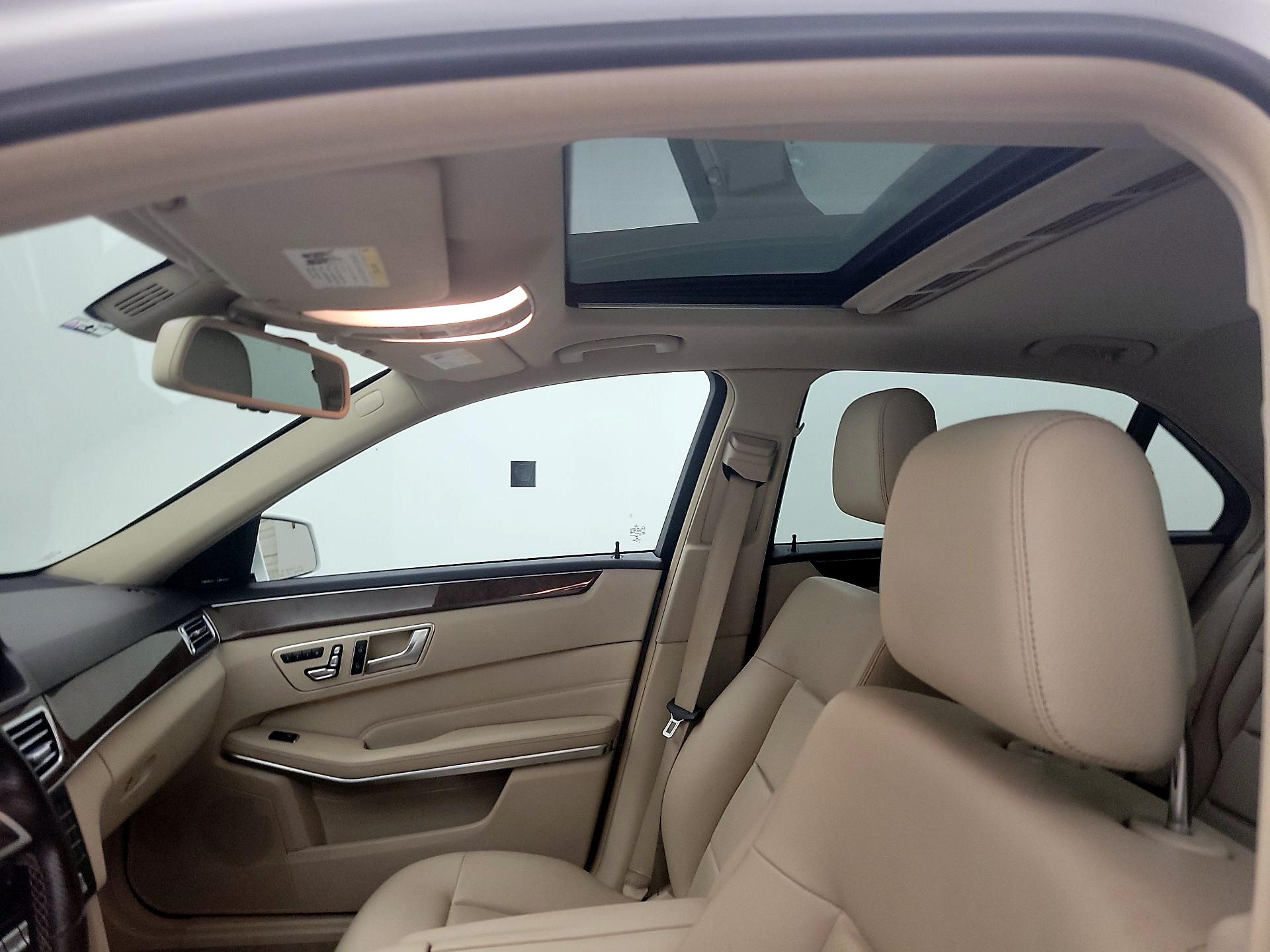 Thumbnail: 2016 Mercedes-Benz E-Class - 16