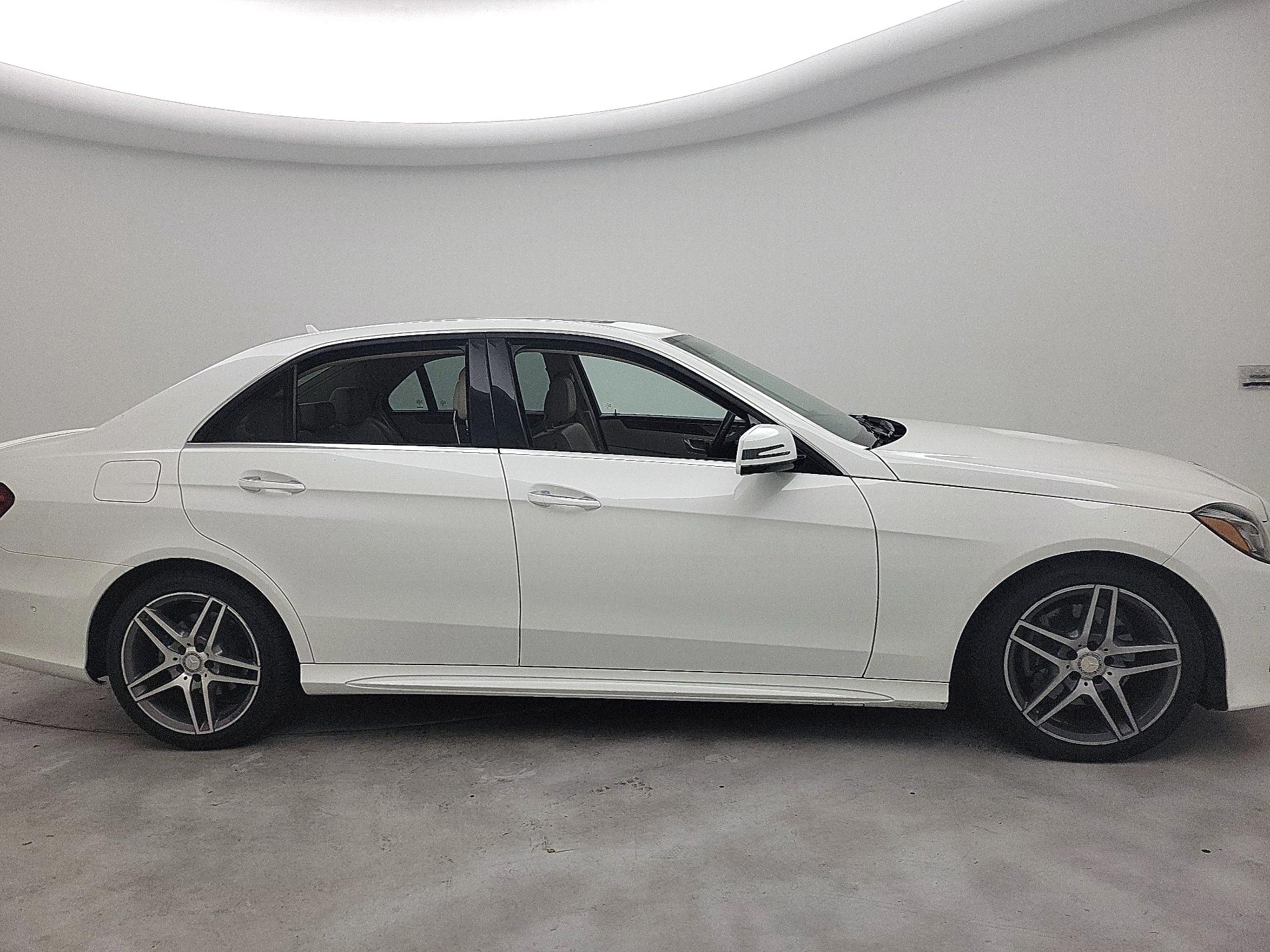 Thumbnail: 2016 Mercedes-Benz E-Class - 4