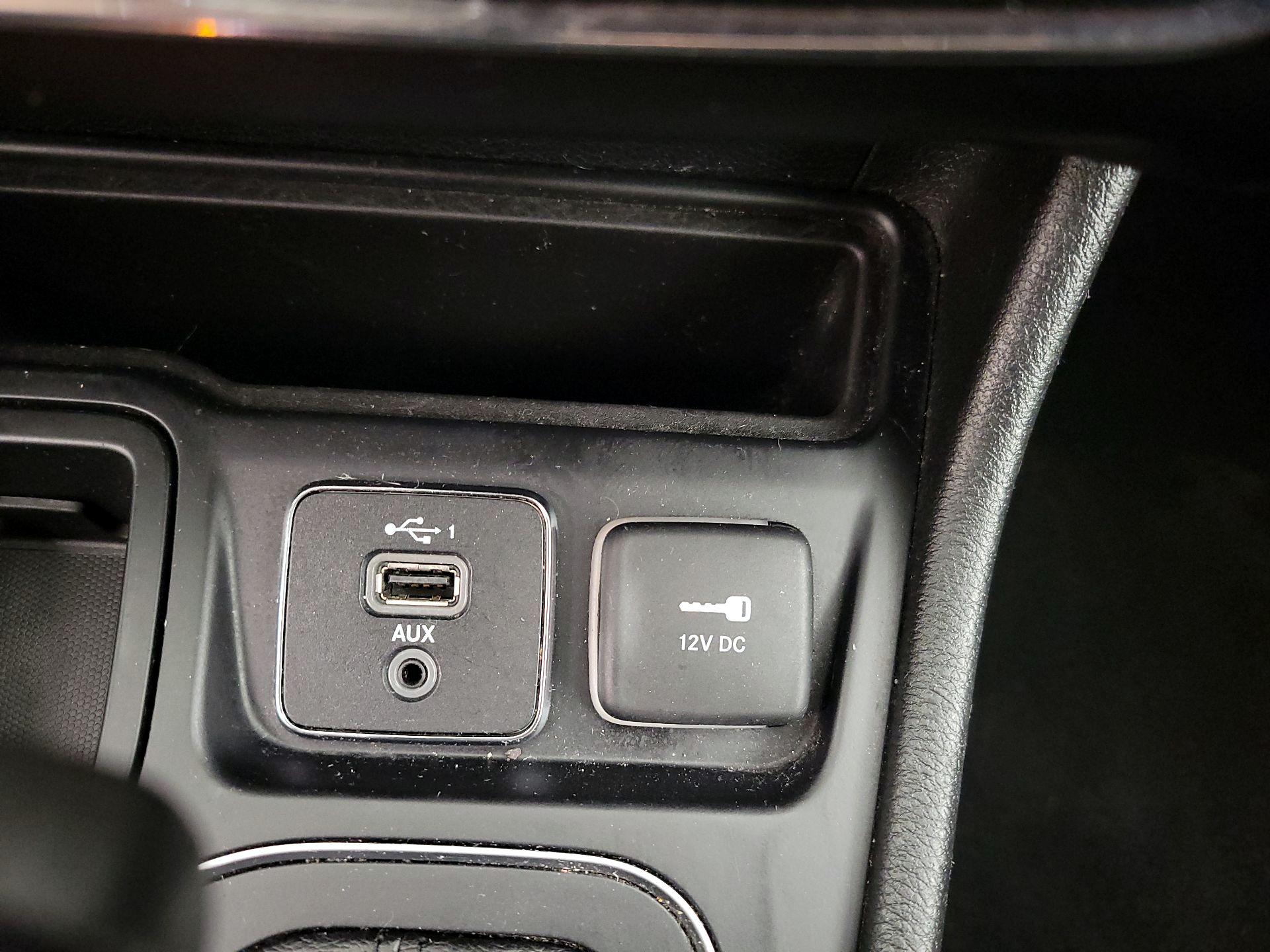 Thumbnail: 2019 Jeep Cherokee - 18