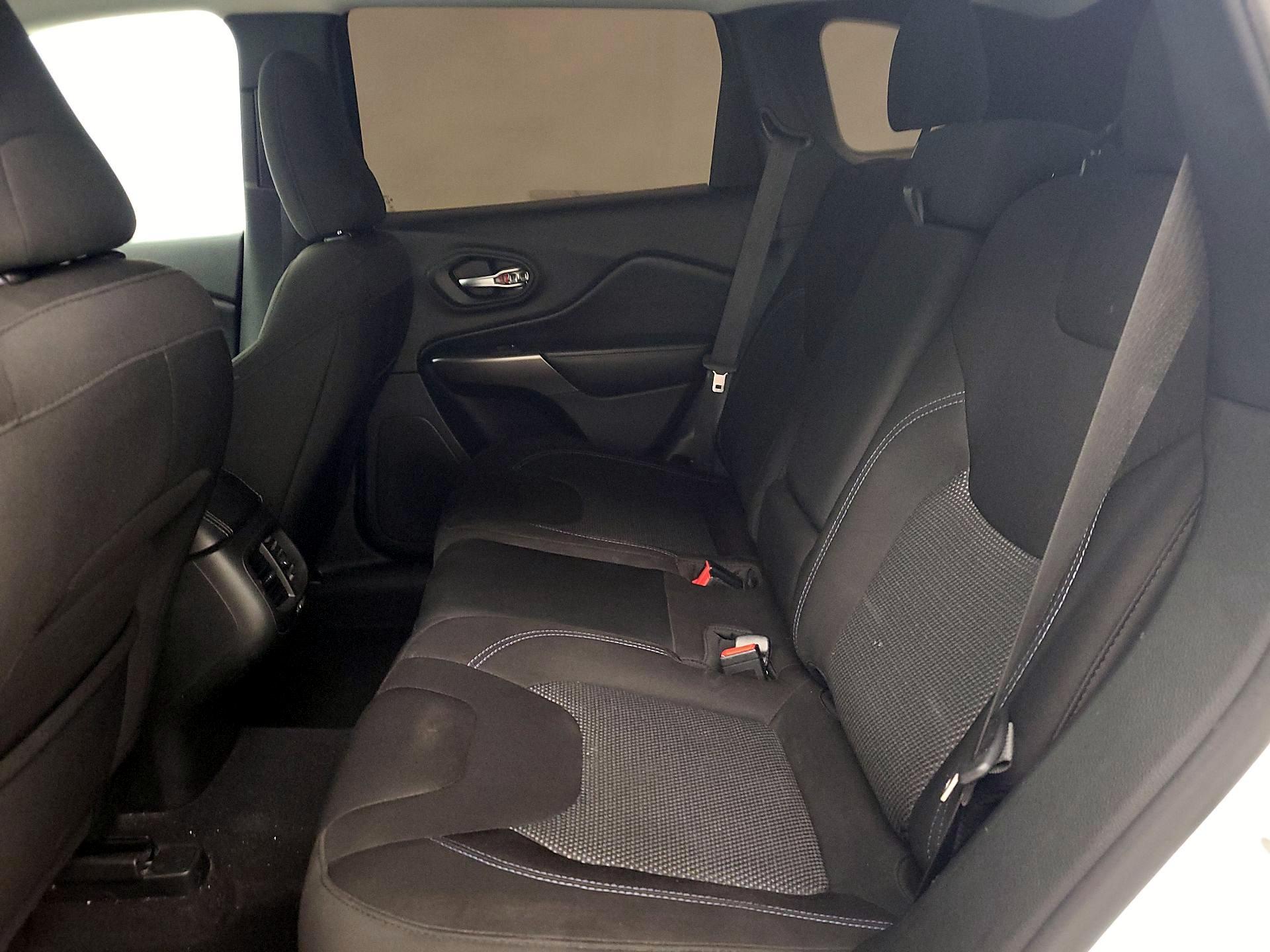 Thumbnail: 2019 Jeep Cherokee - 19