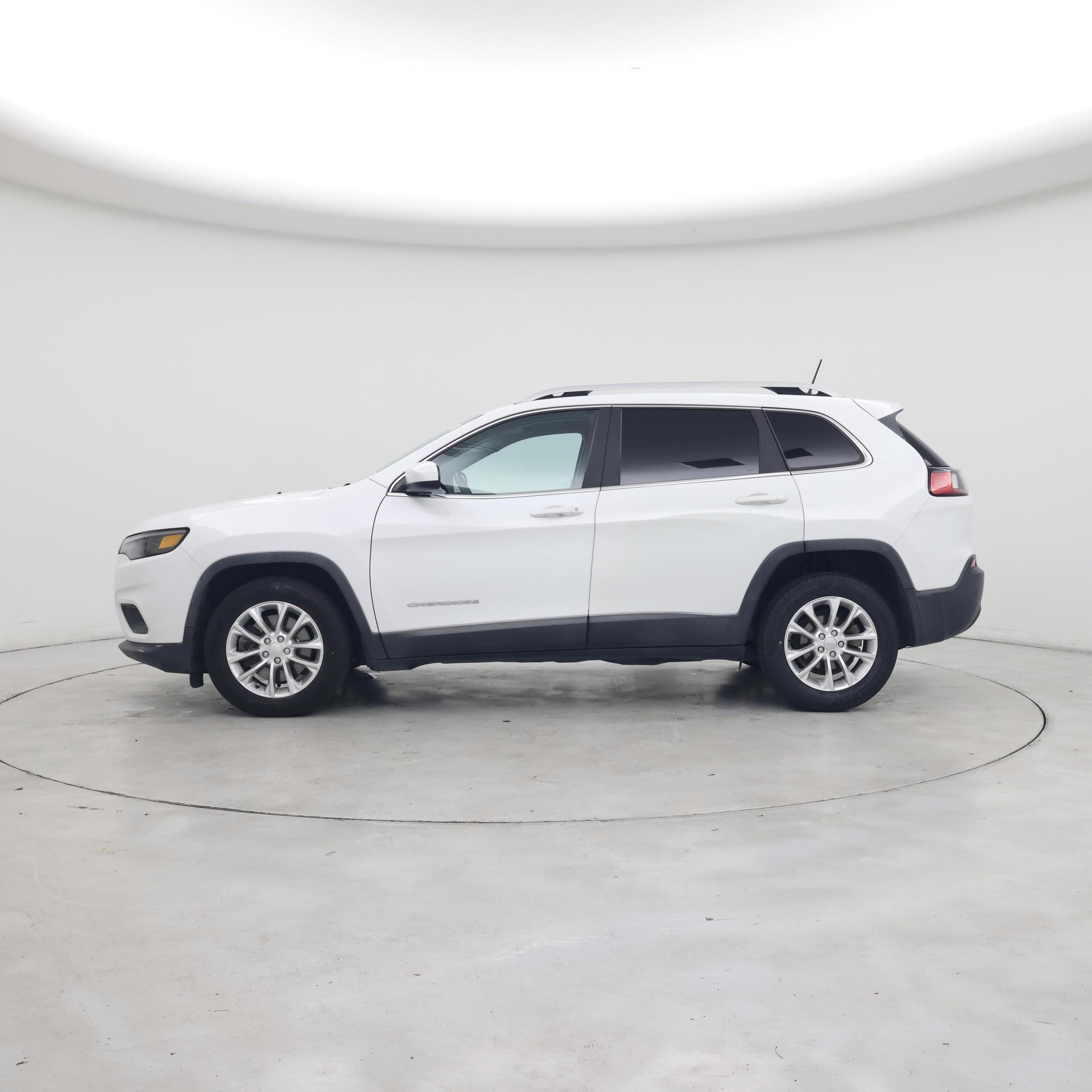 Thumbnail: 2019 Jeep Cherokee - 3