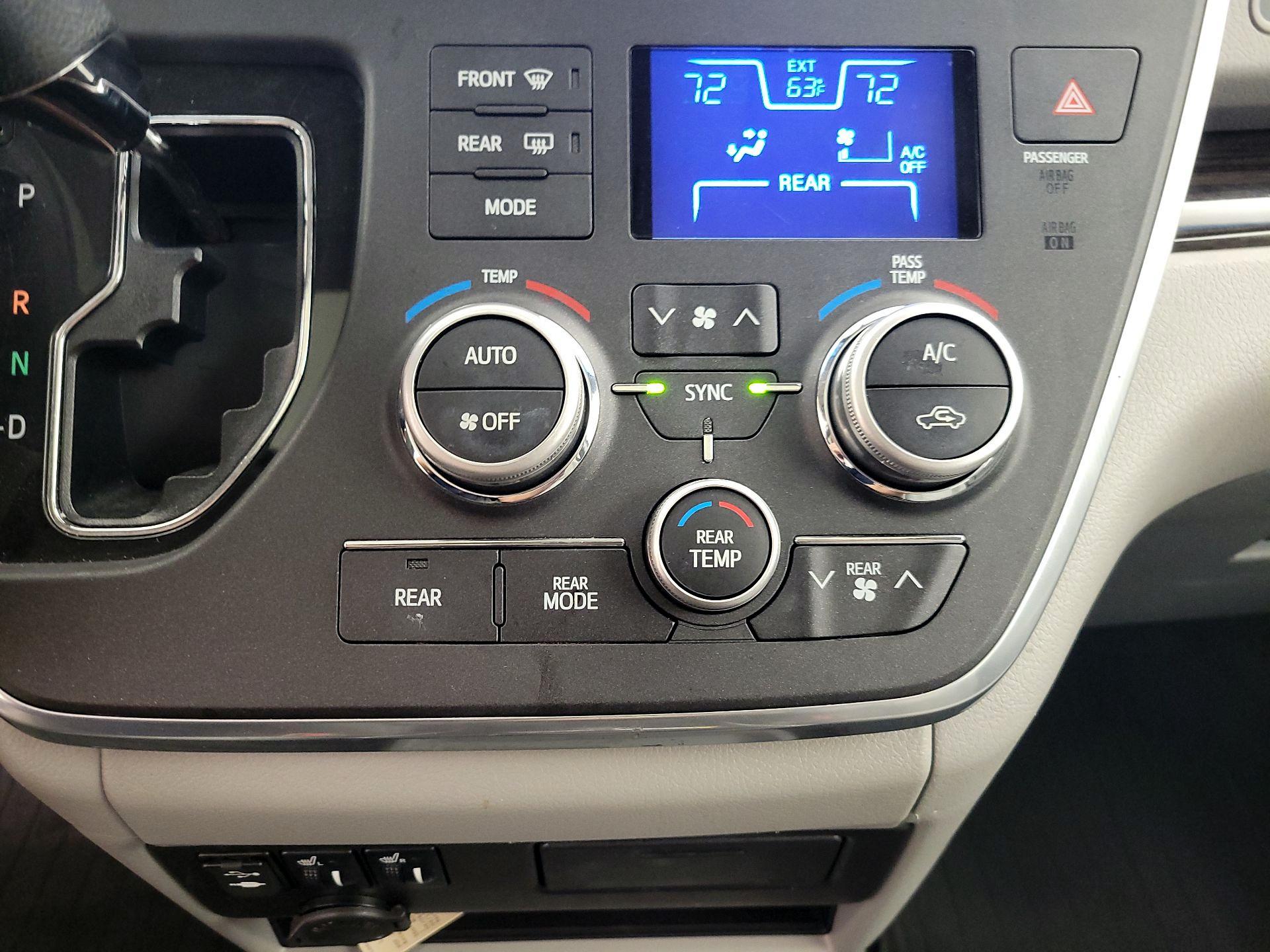 Thumbnail: 2017 Toyota Sienna - 17
