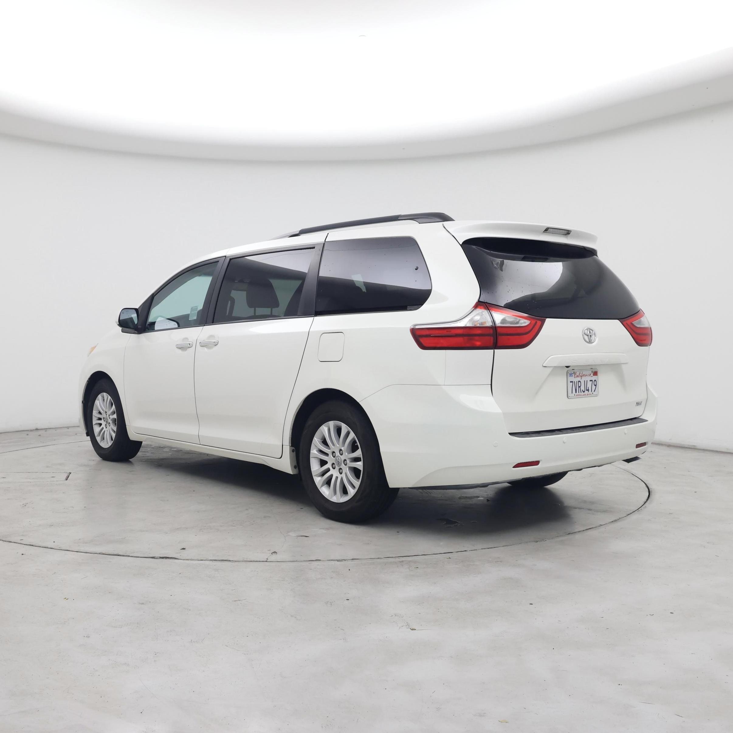 Thumbnail: 2017 Toyota Sienna - 2