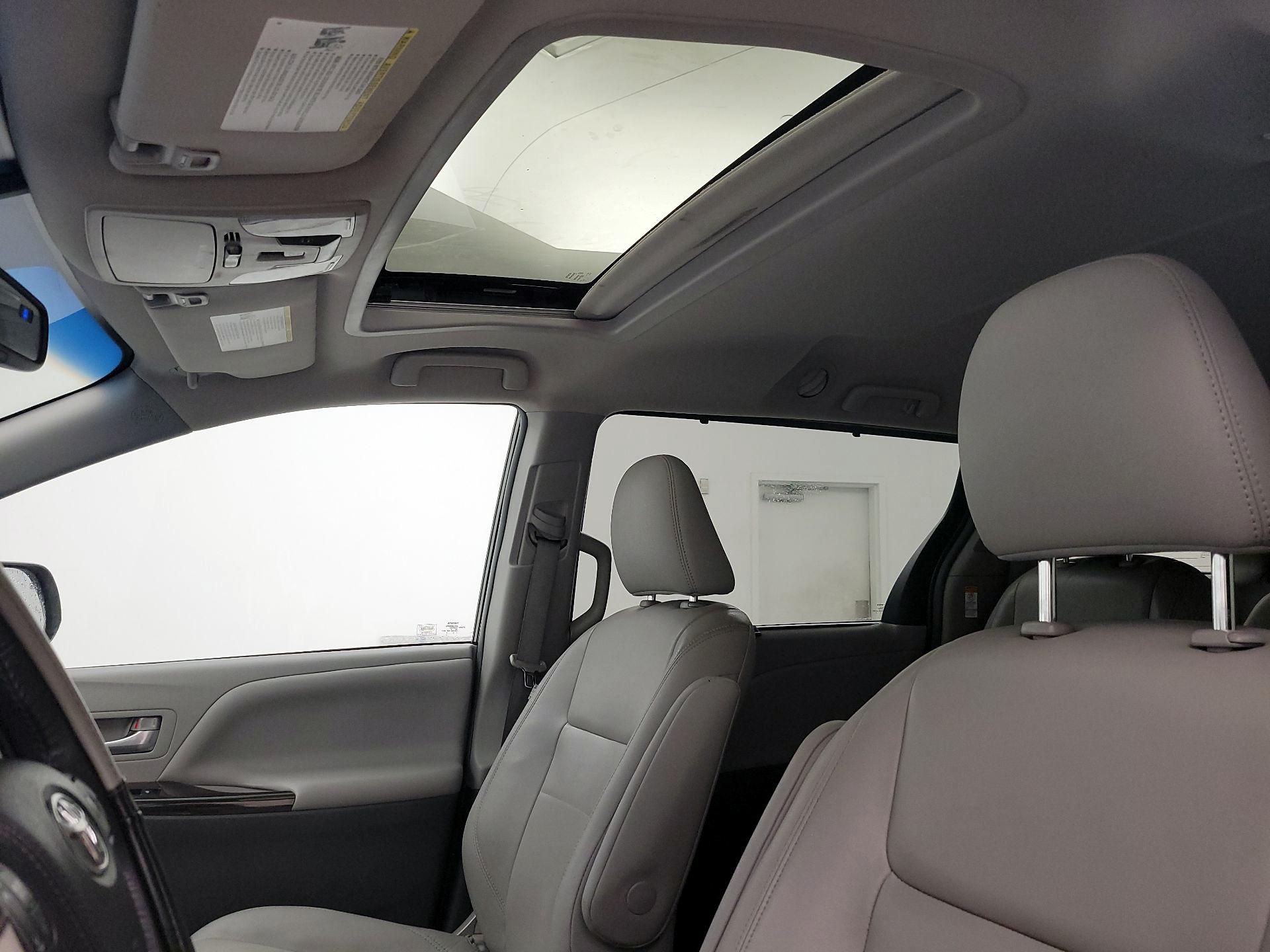 Thumbnail: 2017 Toyota Sienna - 20