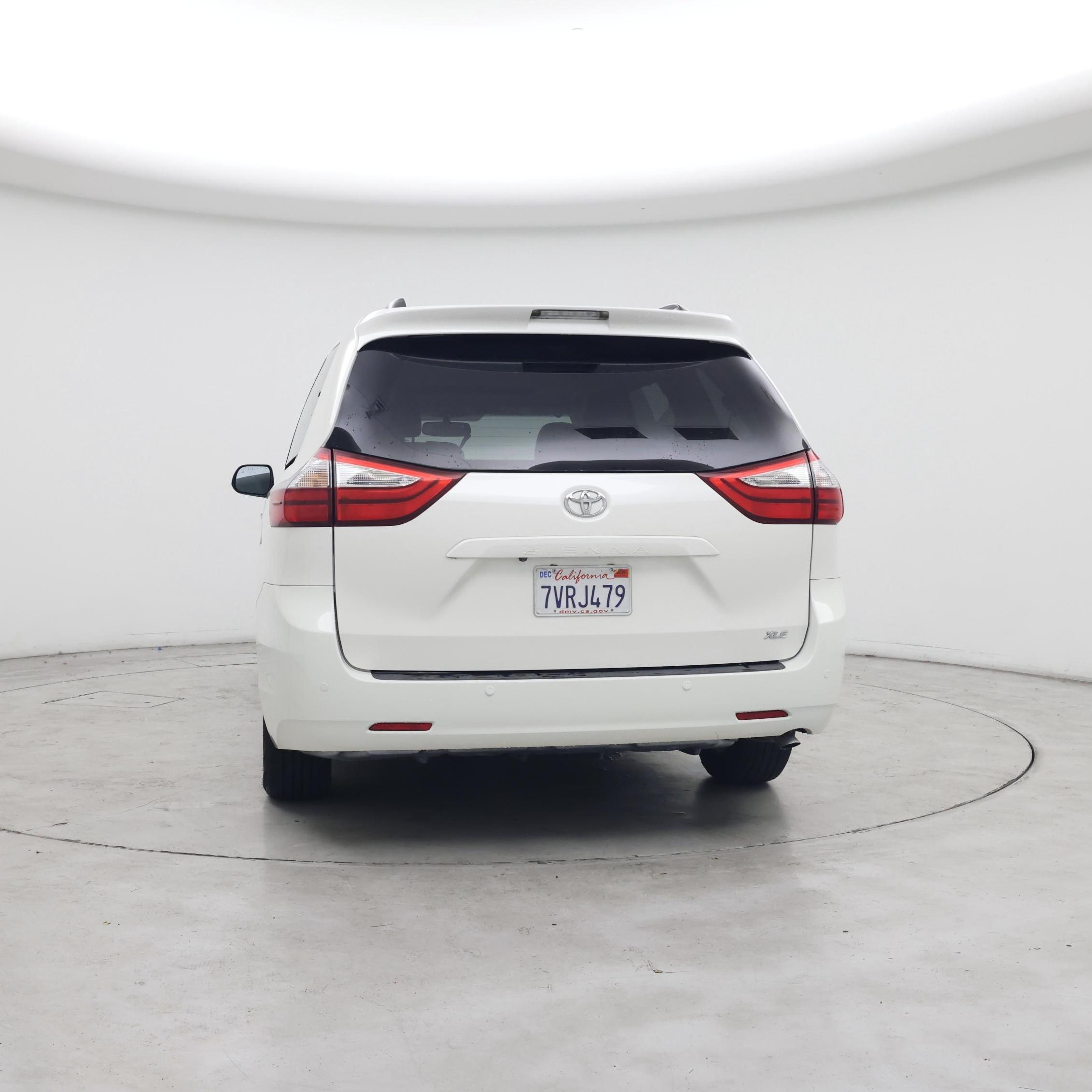 Thumbnail: 2017 Toyota Sienna - 6