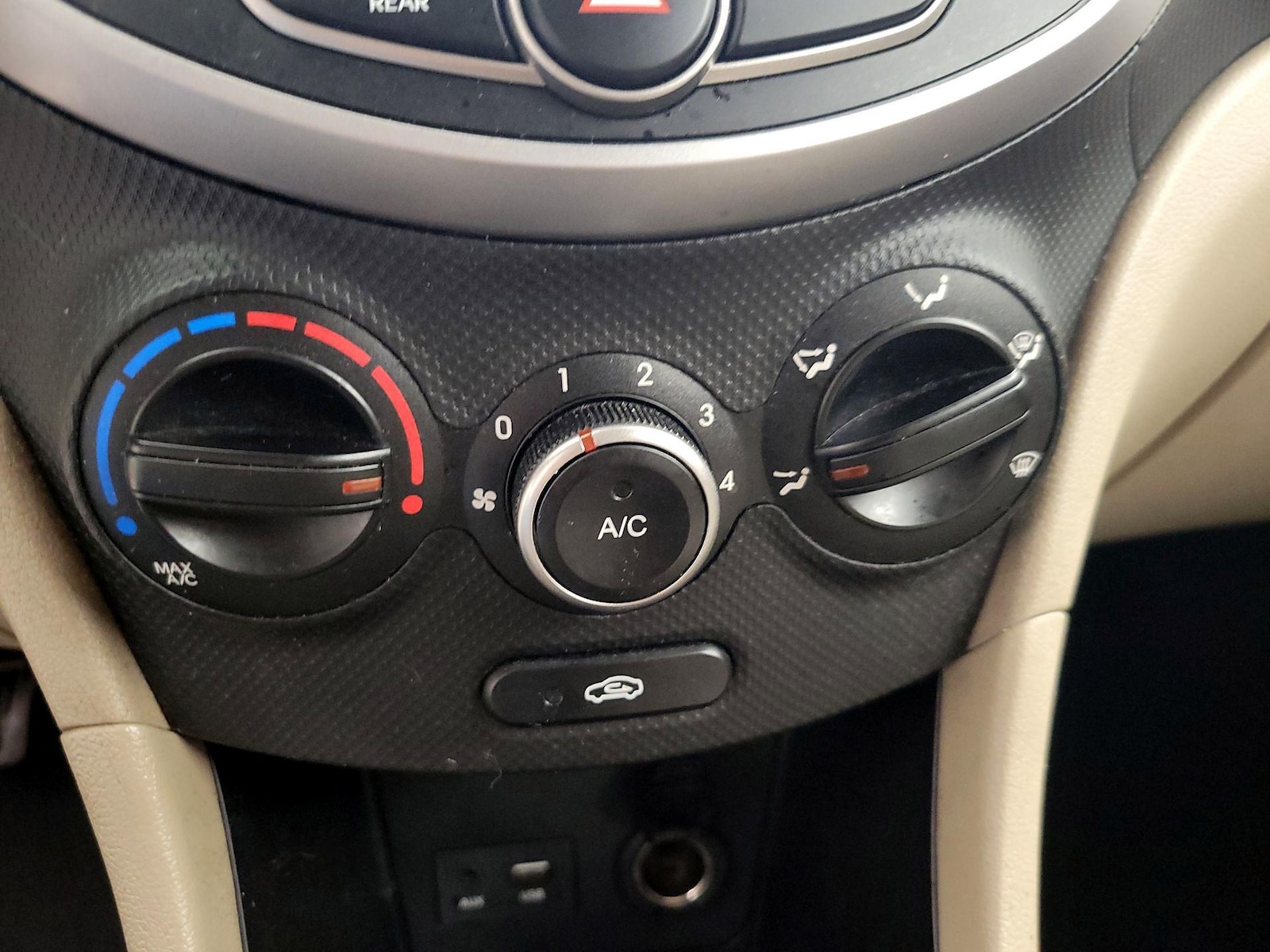 2017 Hyundai Accent SE - Photo 16