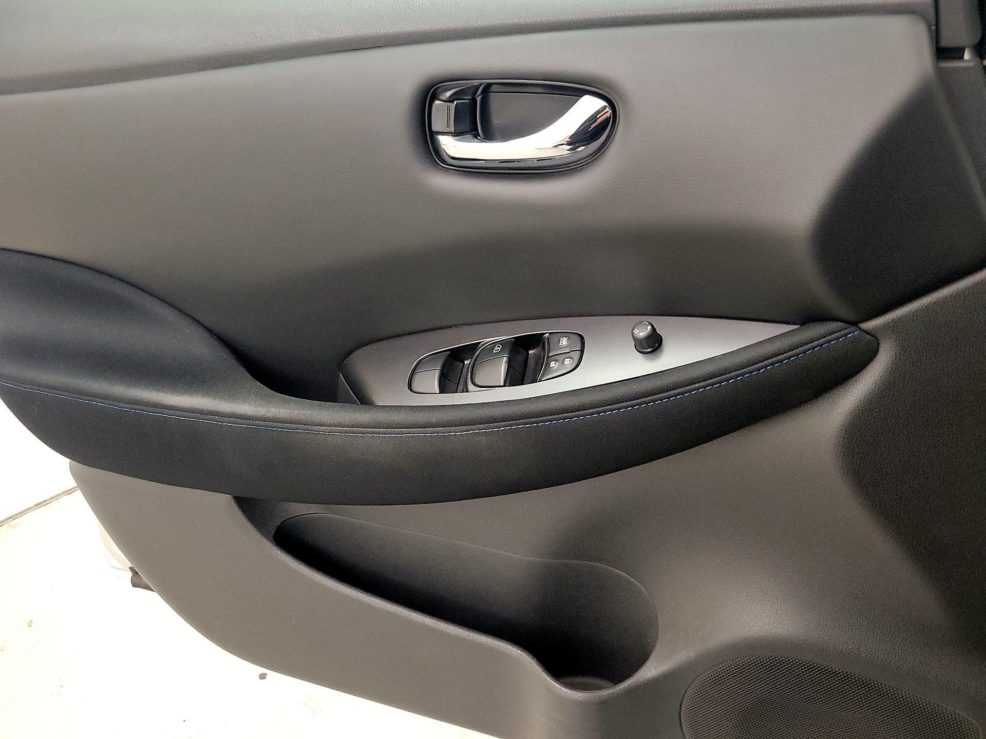 Thumbnail: 2019 Nissan Leaf - 12