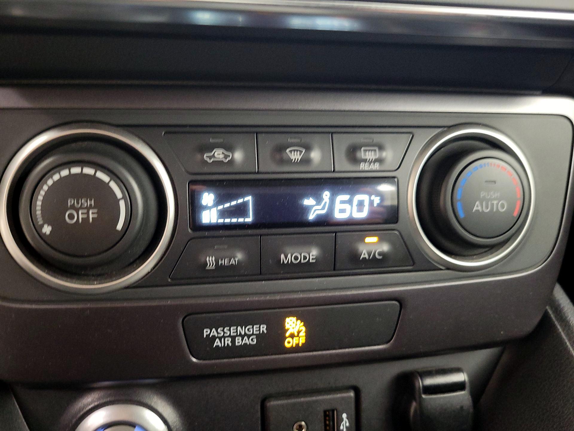 Thumbnail: 2019 Nissan Leaf - 16