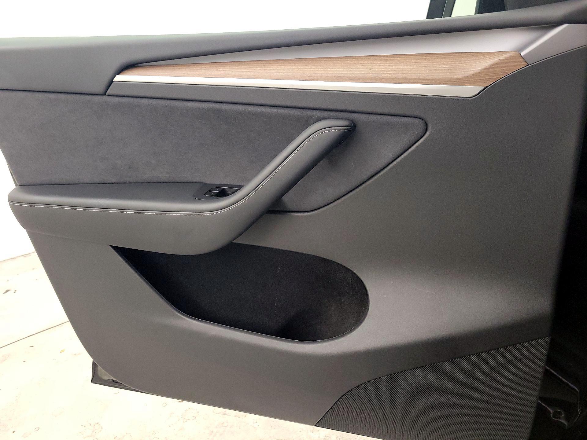 Thumbnail: 2025 Tesla Model Y - 12