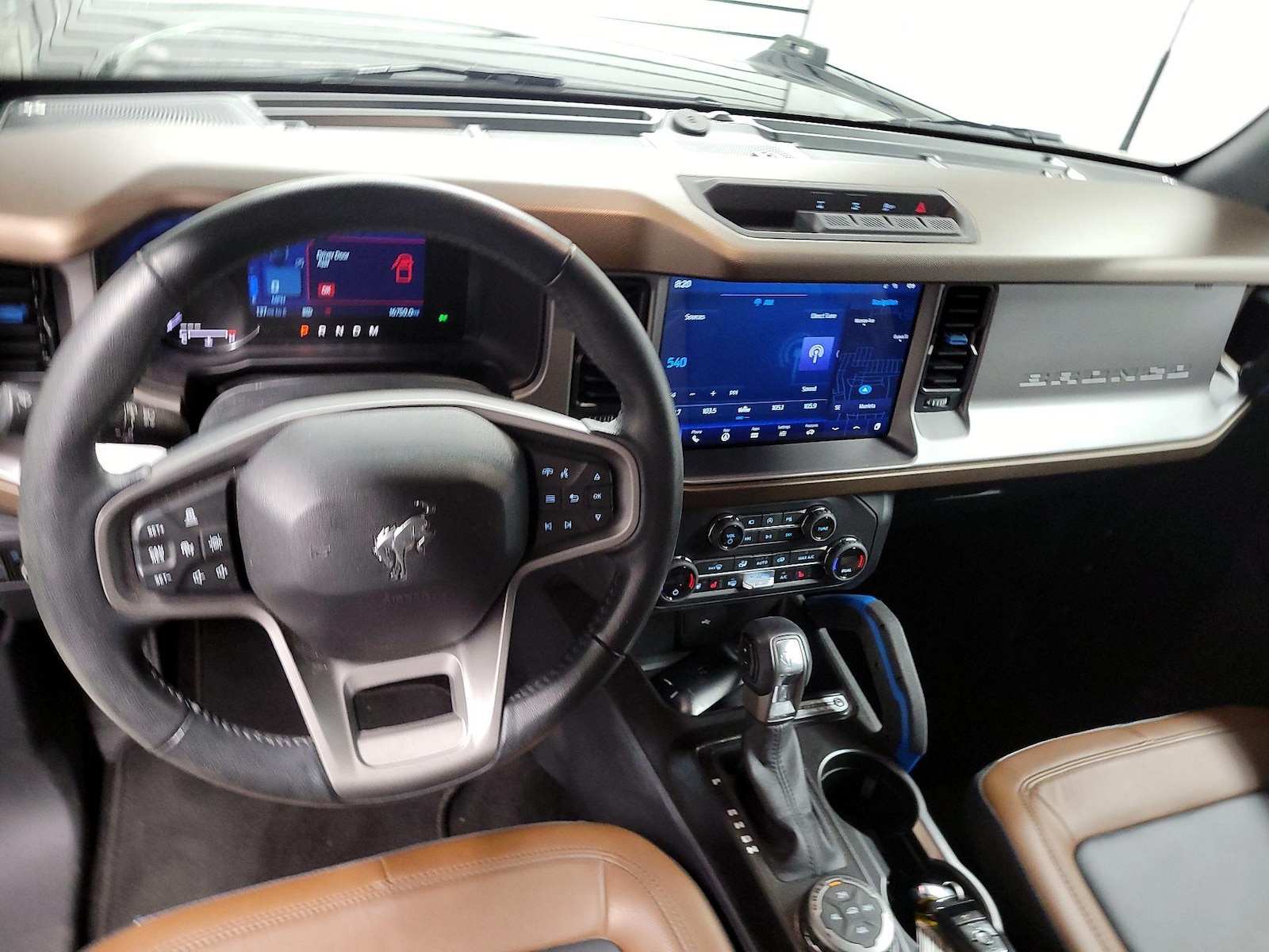 2023 Ford Bronco 2-Door Outer Banks - Photo 10